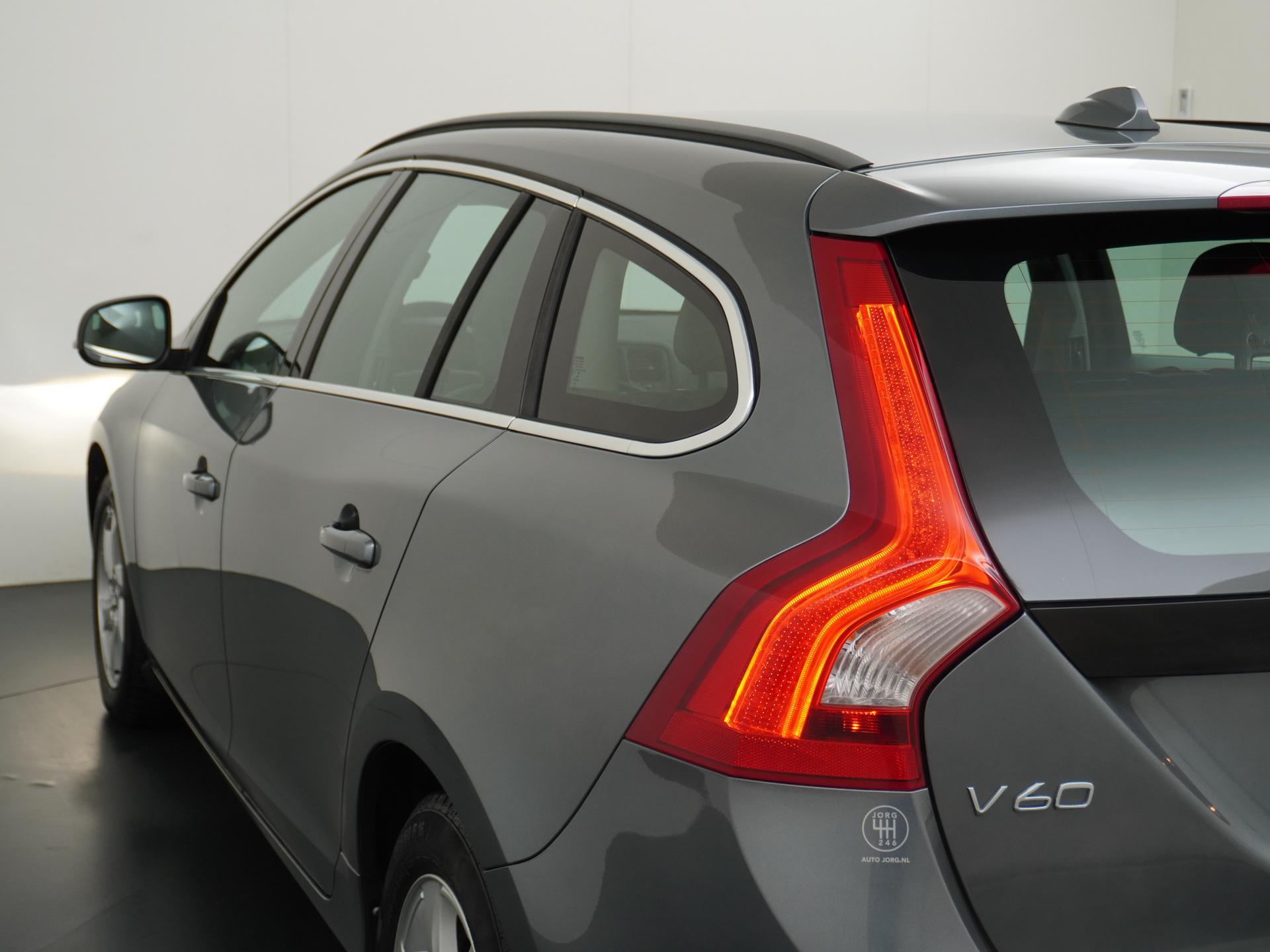 Volvo V60 1.5 T3 Summum 7