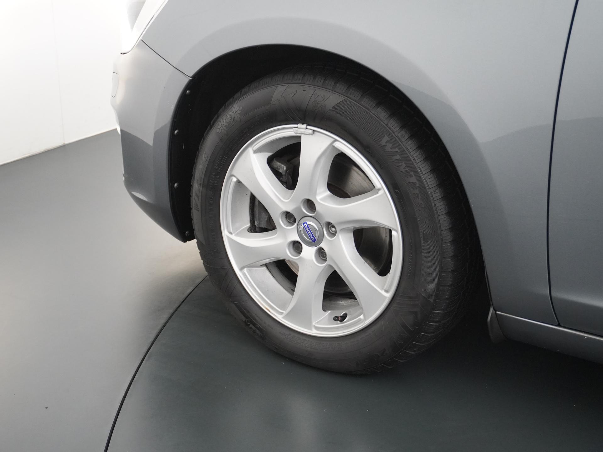 Volvo V60 1.5 T3 Summum 9