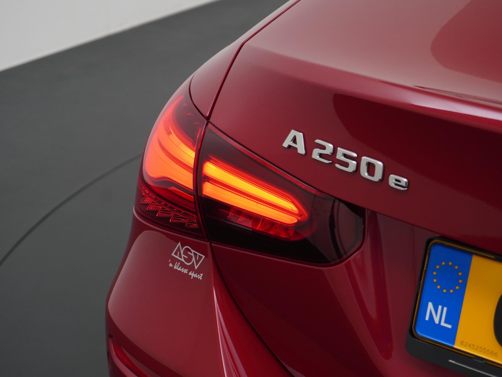 Mercedes-Benz A-Klasse 250 e Luxury Line 11