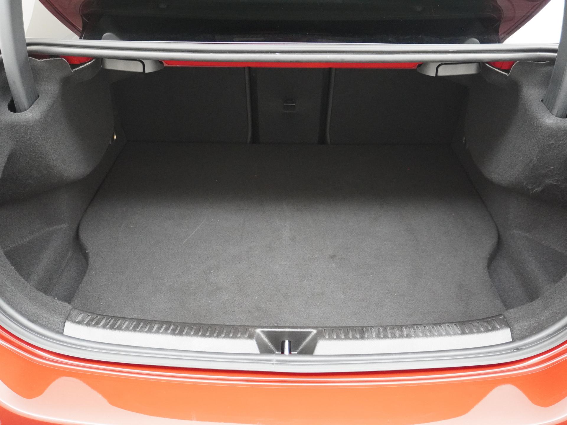 Mercedes-Benz A-Klasse 250 e Luxury Line 14