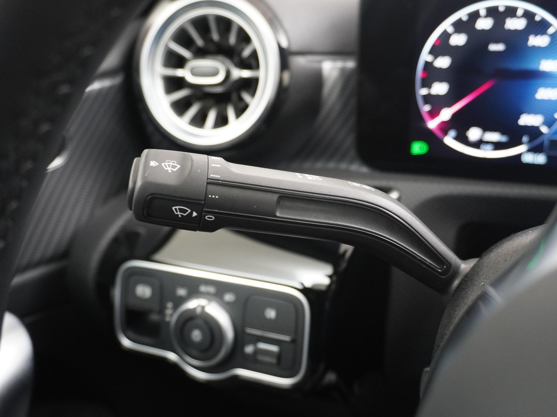 Mercedes-Benz A-Klasse 250 e Luxury Line 31