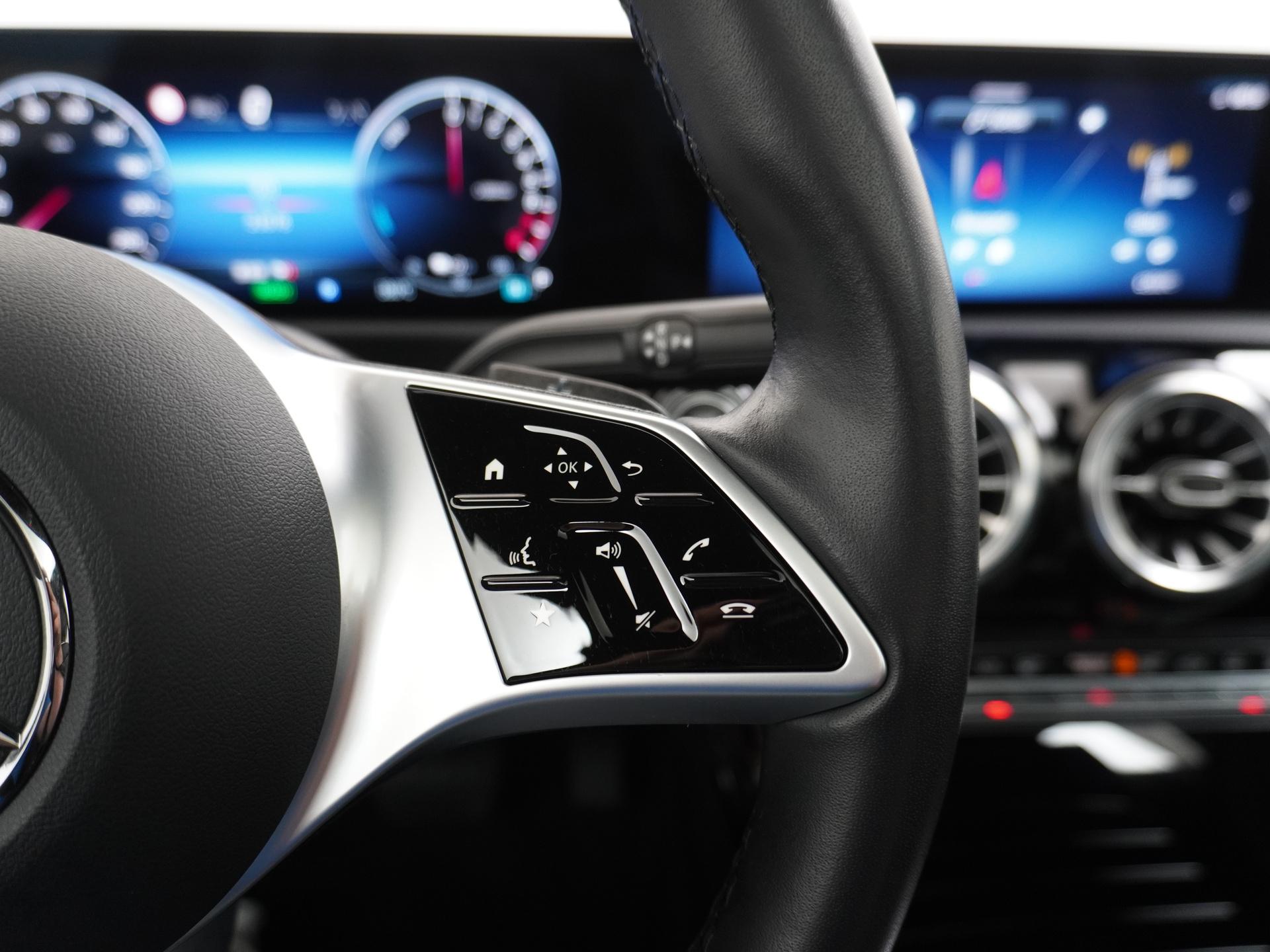 Mercedes-Benz A-Klasse 250 e Luxury Line 34