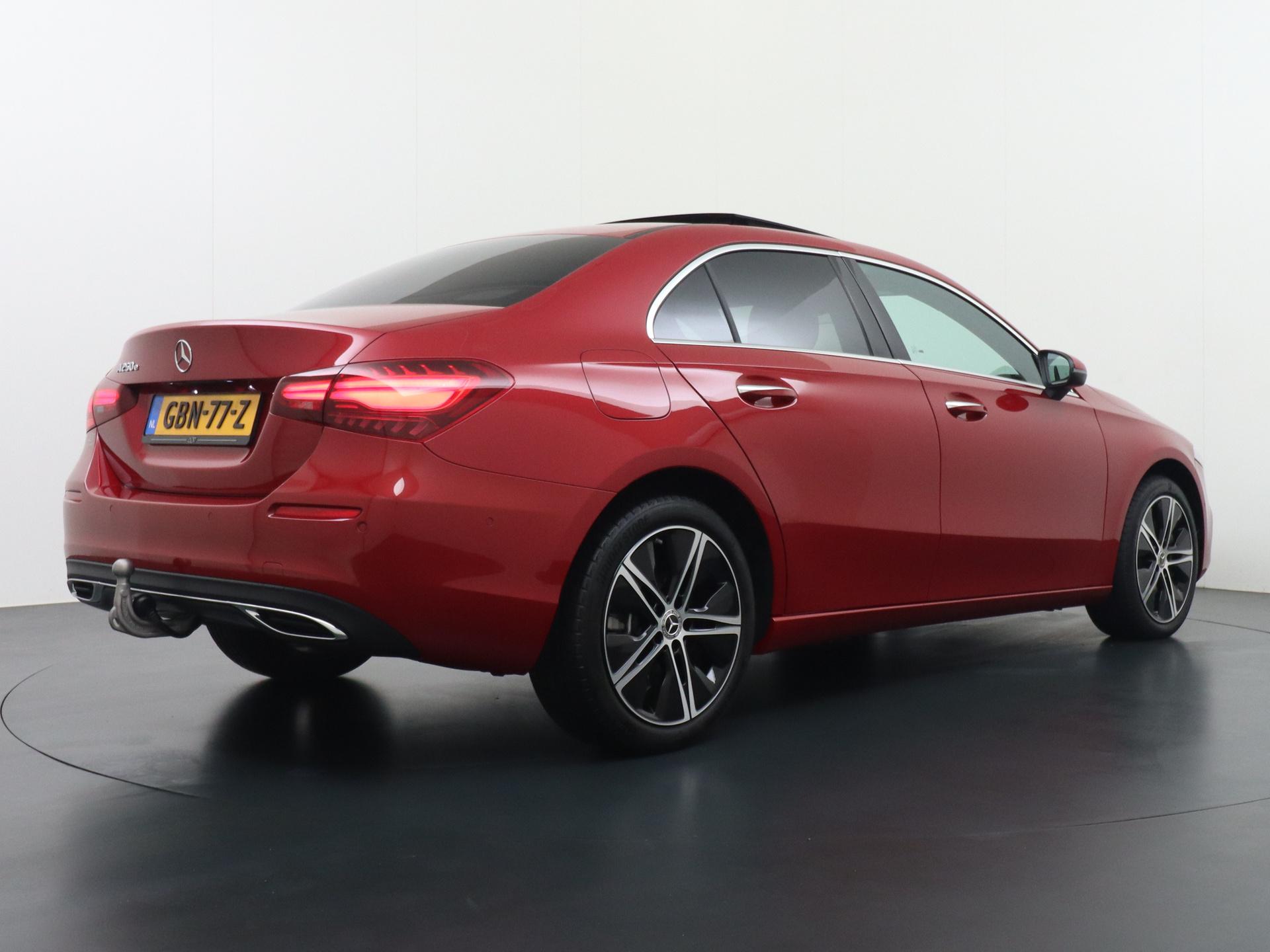 Mercedes-Benz A-Klasse 250 e Luxury Line 4