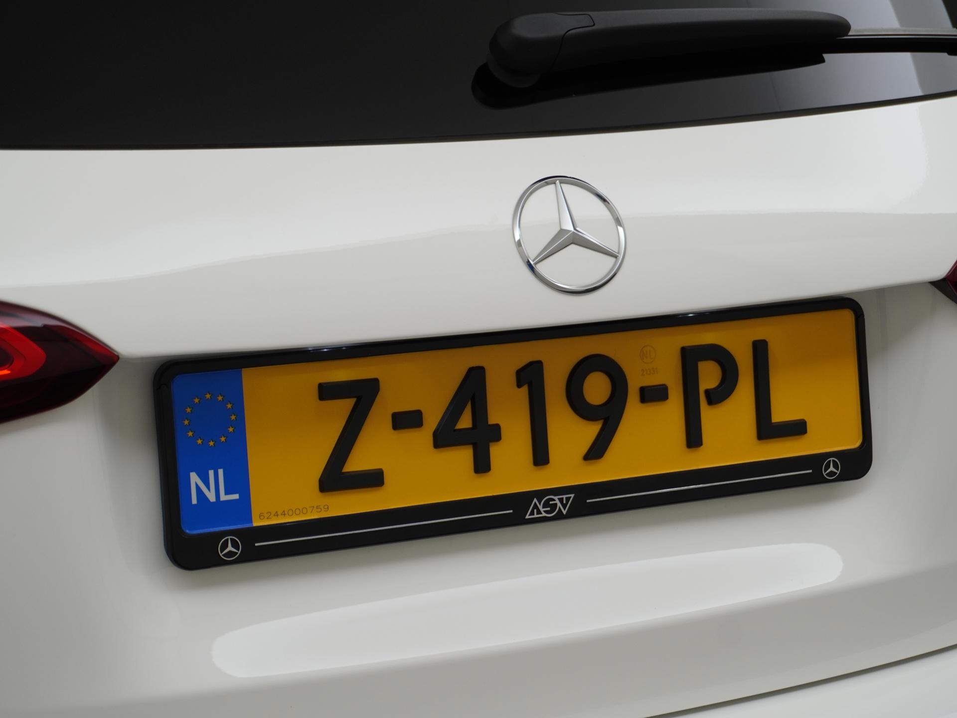 Mercedes-Benz A-Klasse 250 e AMG Line 12