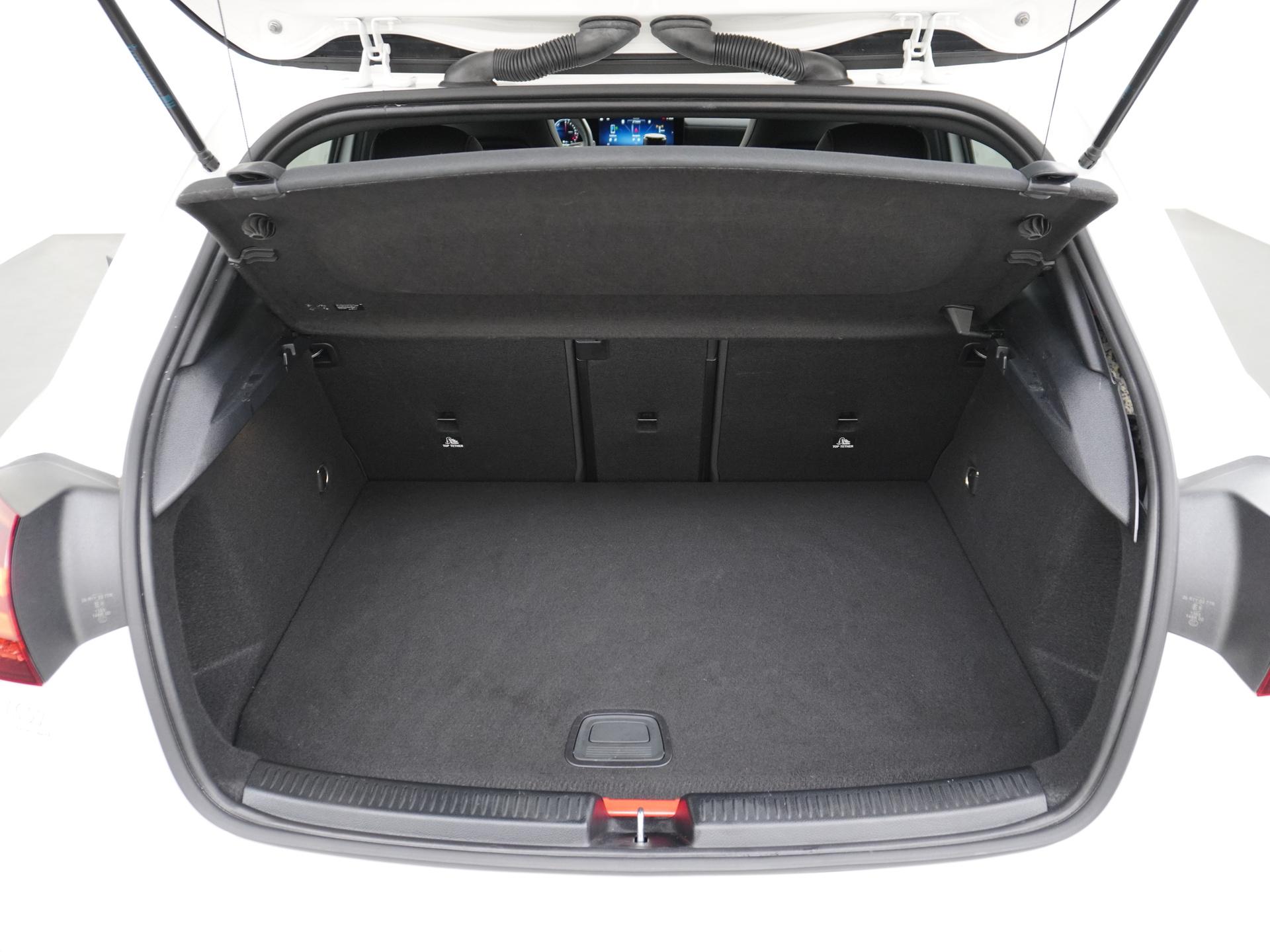 Mercedes-Benz A-Klasse 250 e AMG Line 14