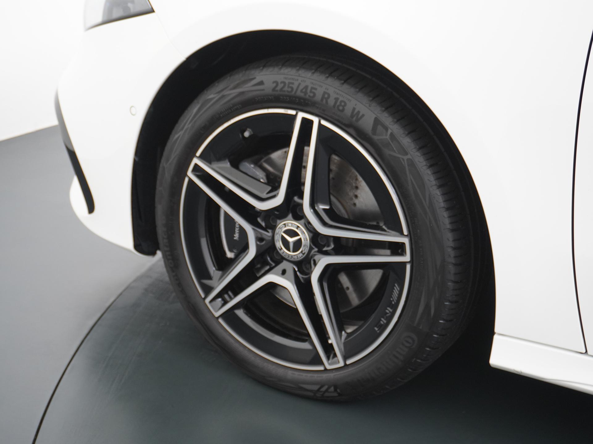 Mercedes-Benz A-Klasse 250 e AMG Line 16