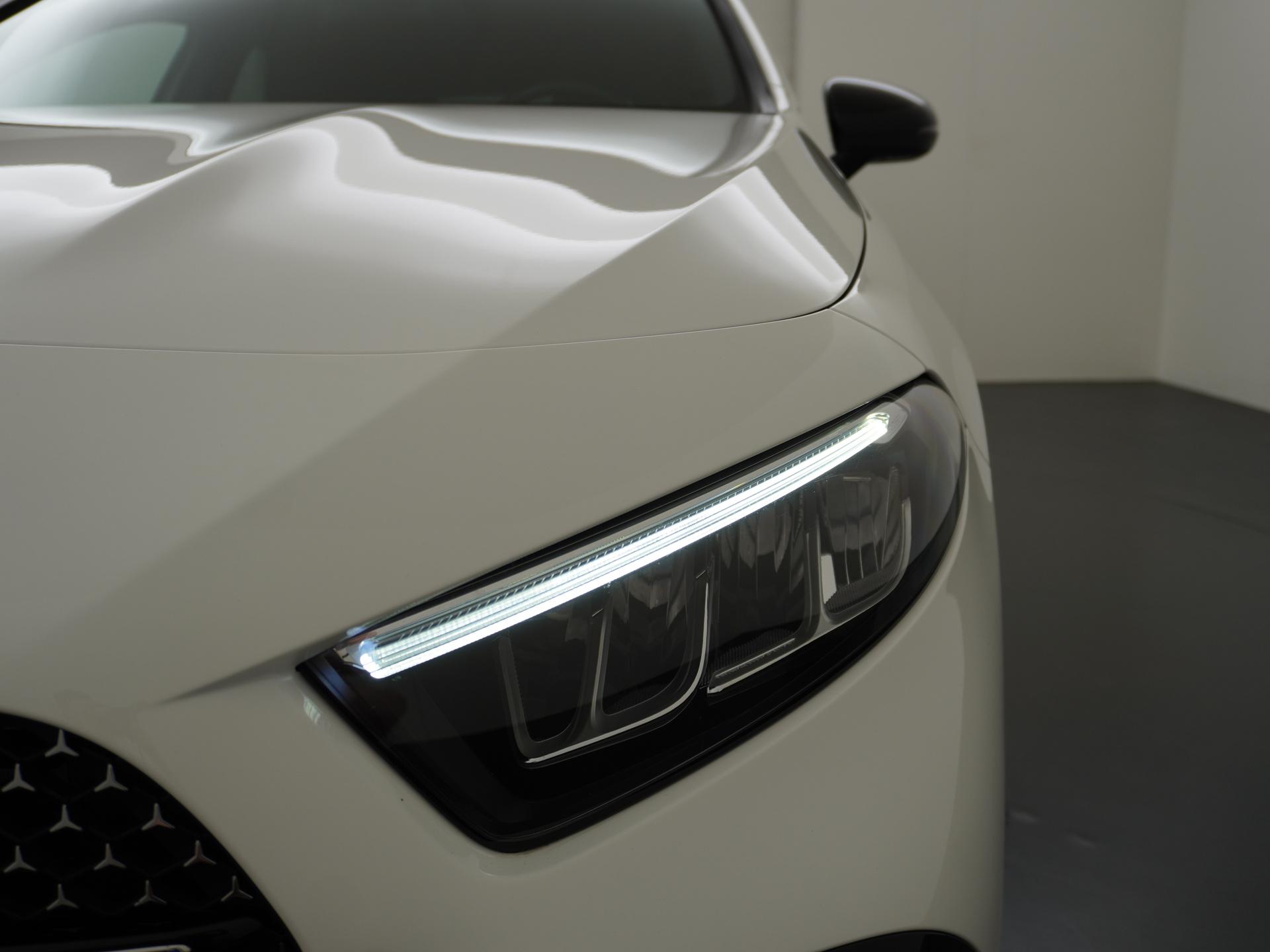 Mercedes-Benz A-Klasse 250 e AMG Line 17