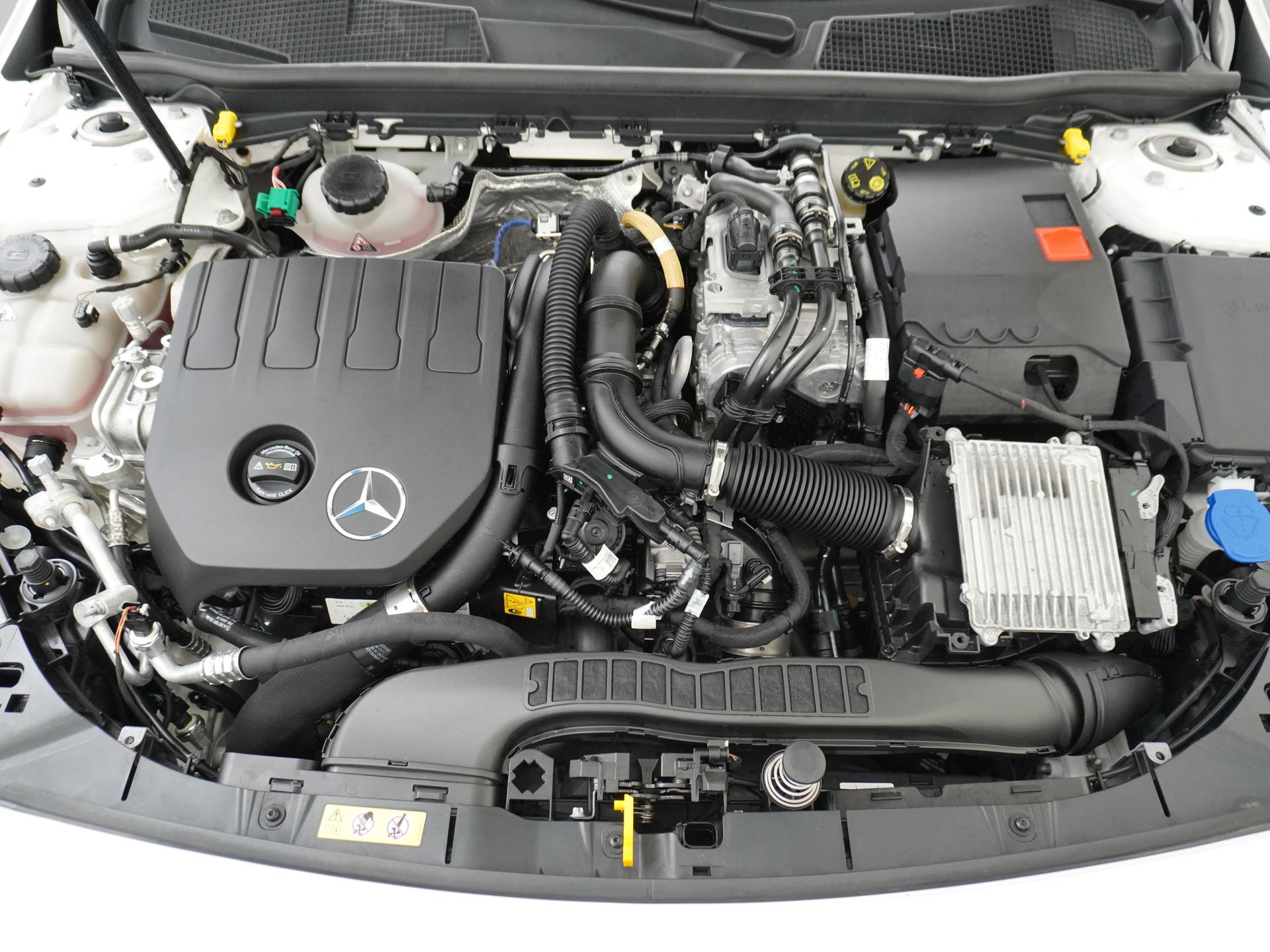 Mercedes-Benz A-Klasse 250 e AMG Line 18