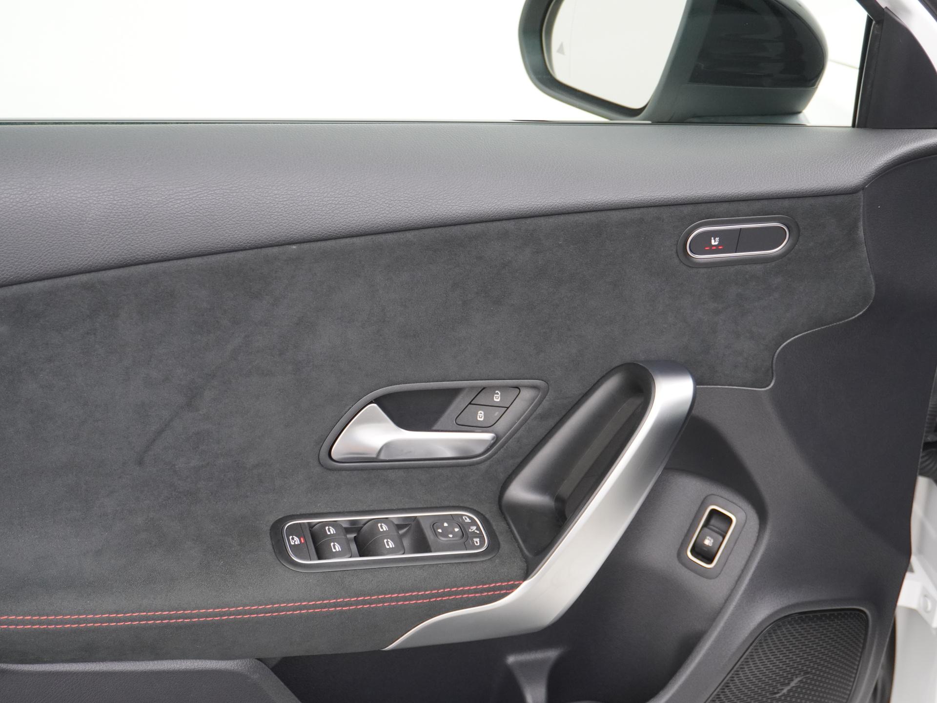 Mercedes-Benz A-Klasse 250 e AMG Line 19