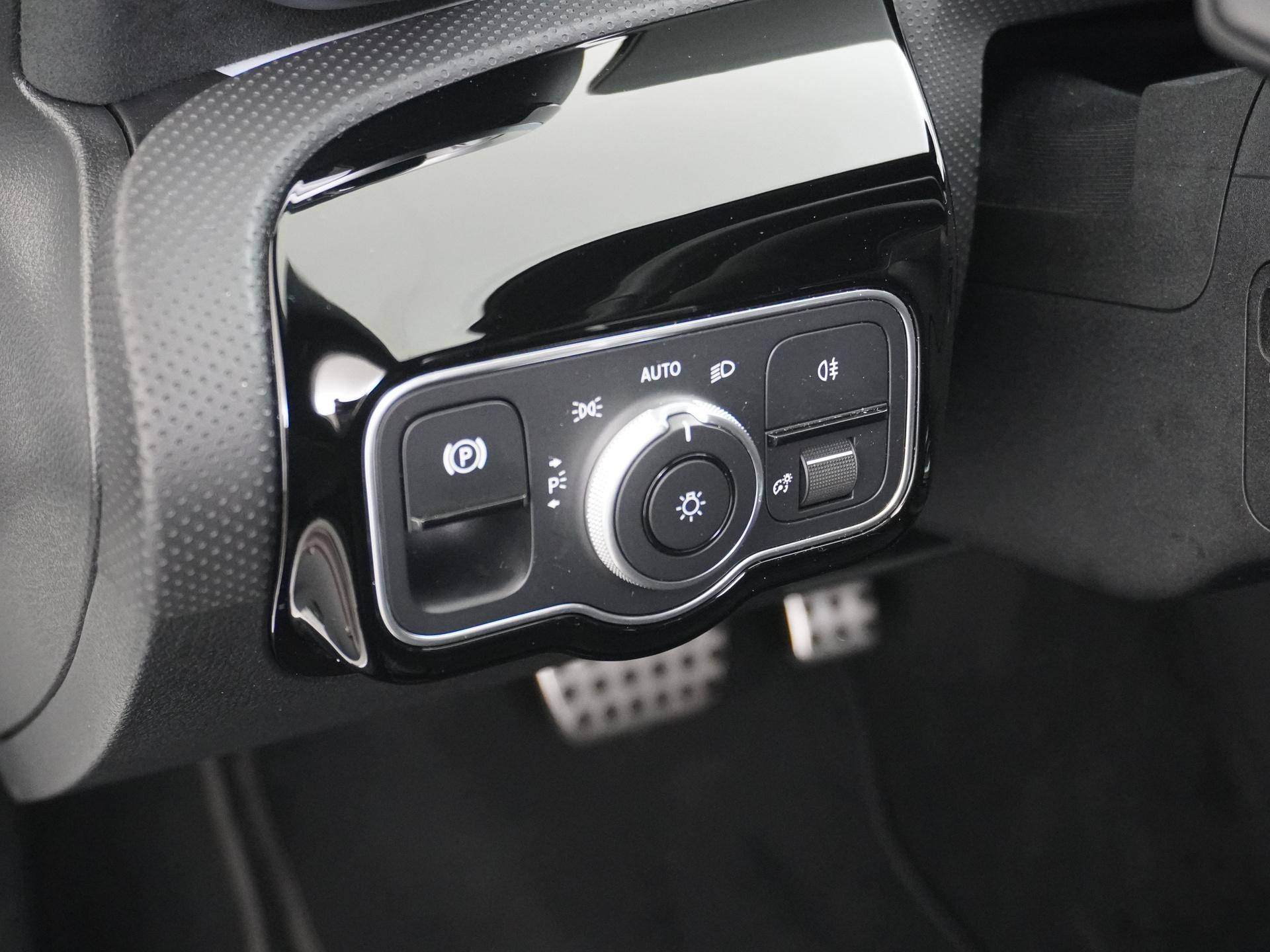 Mercedes-Benz A-Klasse 250 e AMG Line 22