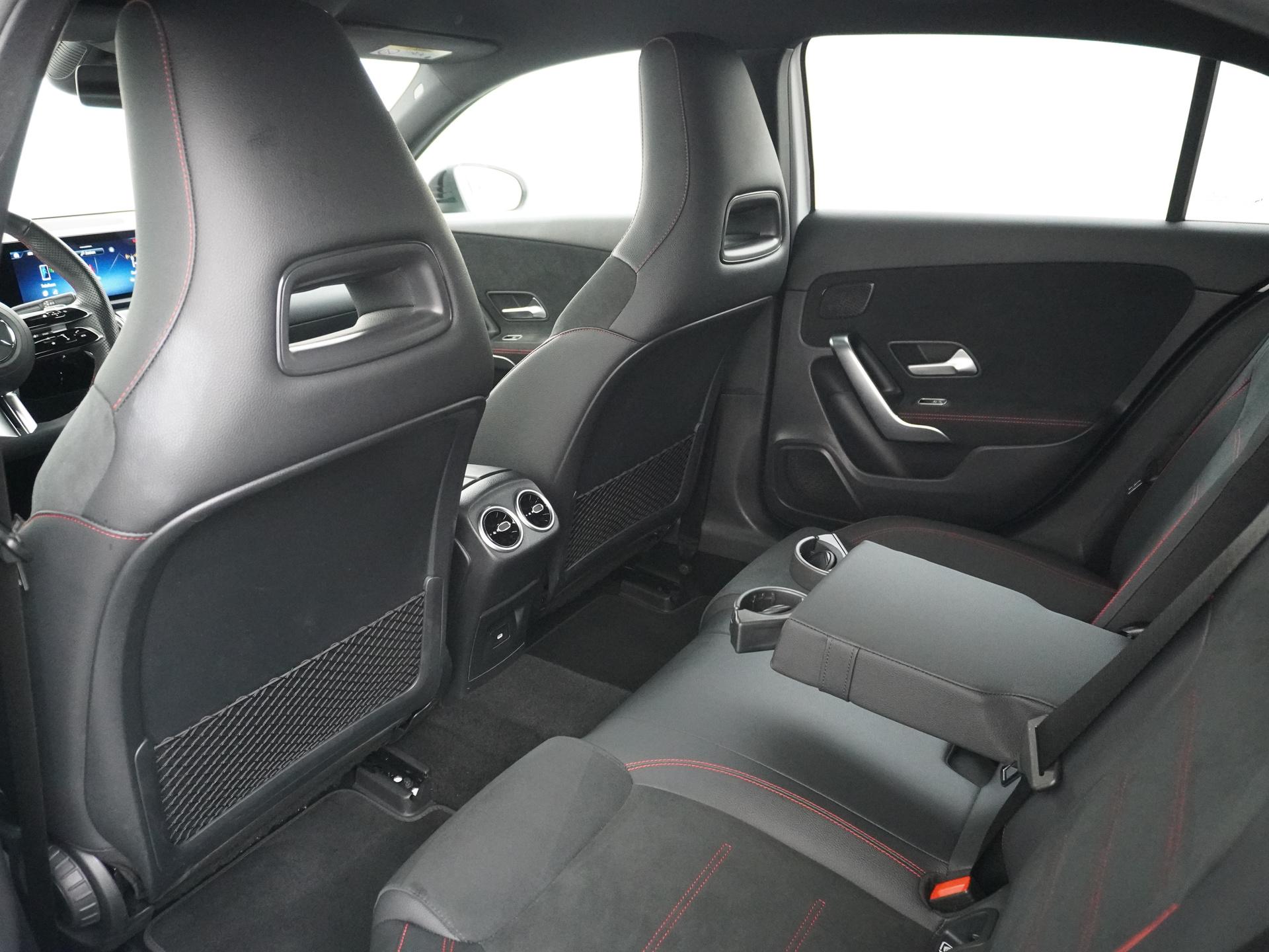 Mercedes-Benz A-Klasse 250 e AMG Line 24