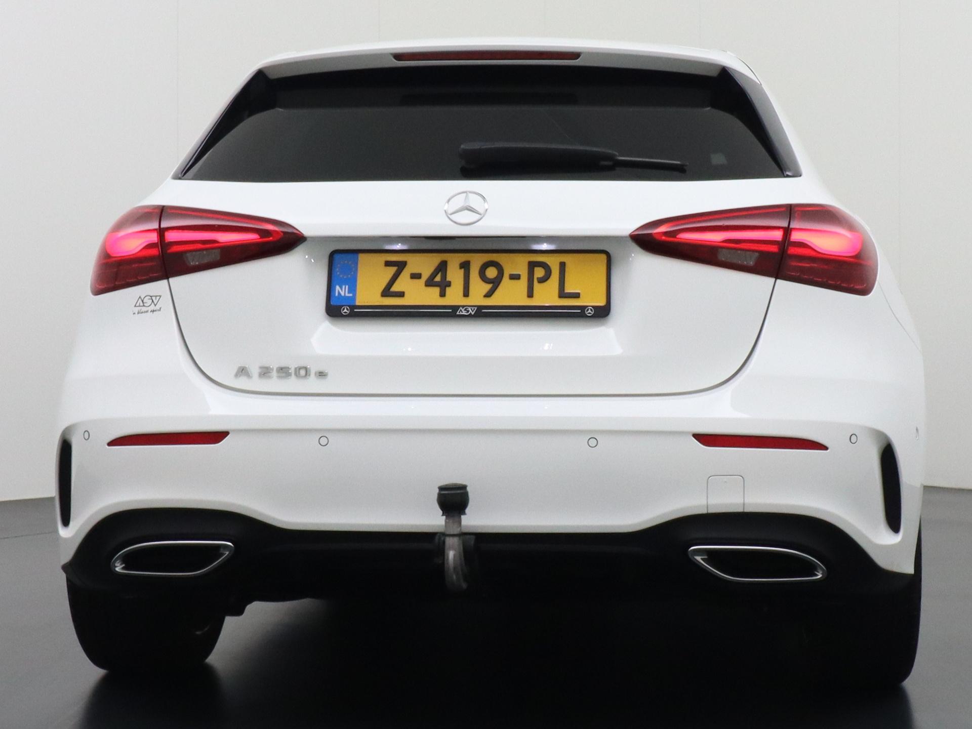 Mercedes-Benz A-Klasse 250 e AMG Line 3