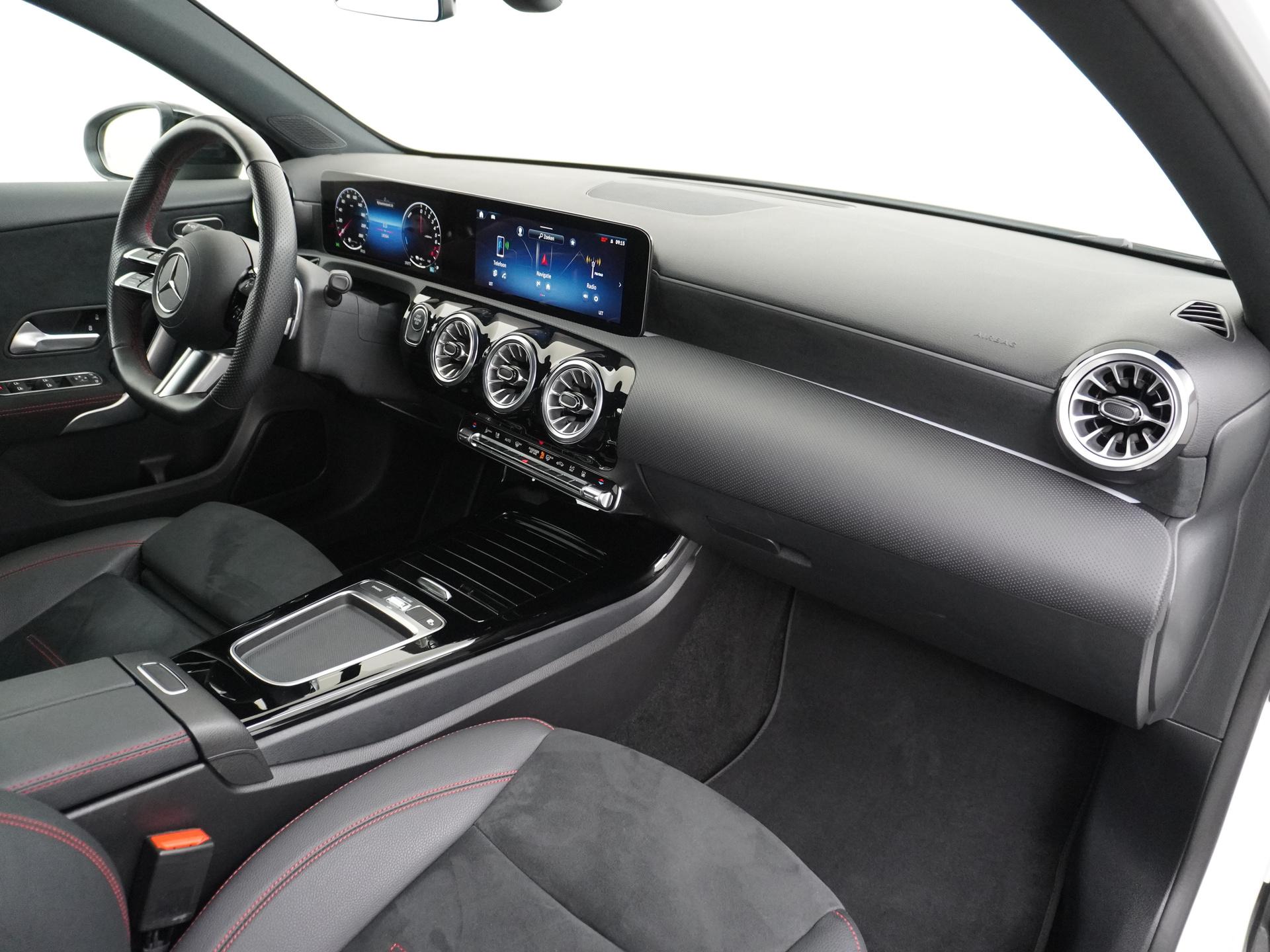 Mercedes-Benz A-Klasse 250 e AMG Line 48