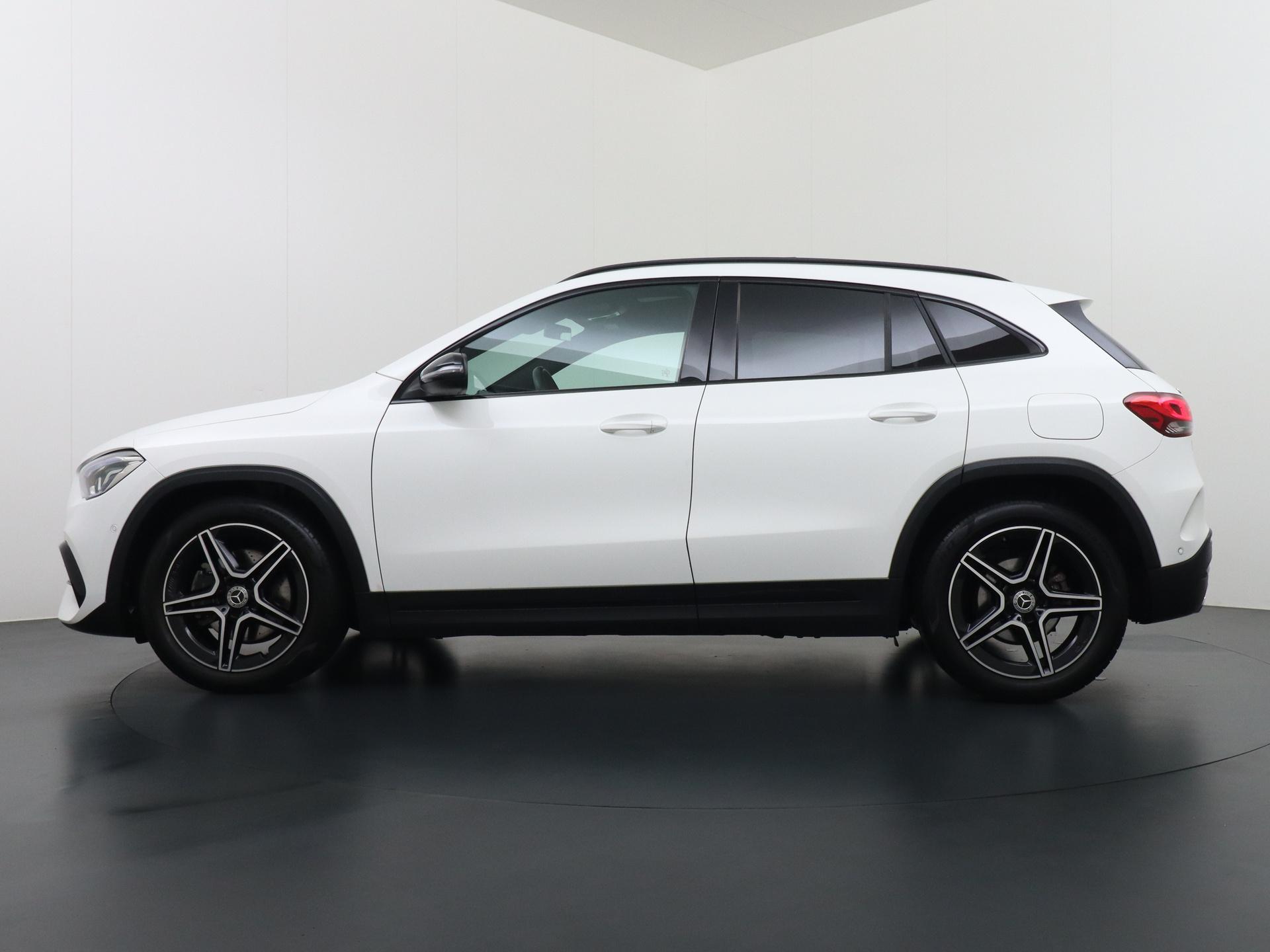 Mercedes-Benz GLA 200 AMG Business Solution 1