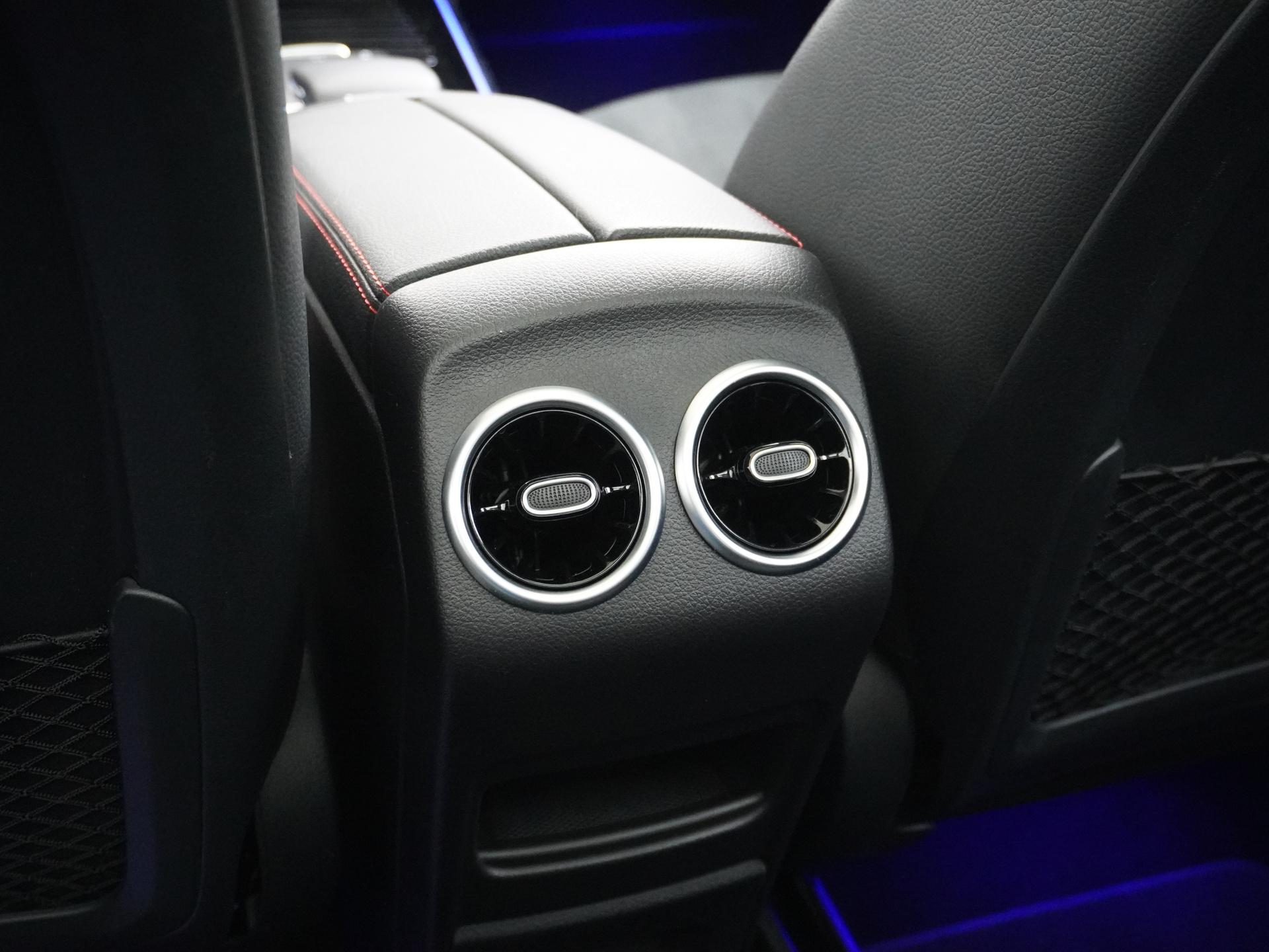 Mercedes-Benz GLA 200 AMG Business Solution 26