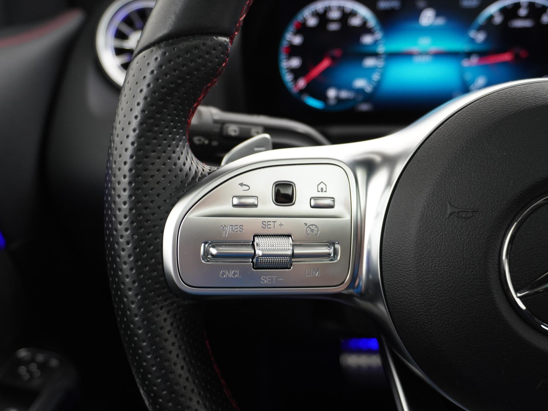 Mercedes-Benz GLA 200 AMG Business Solution 32