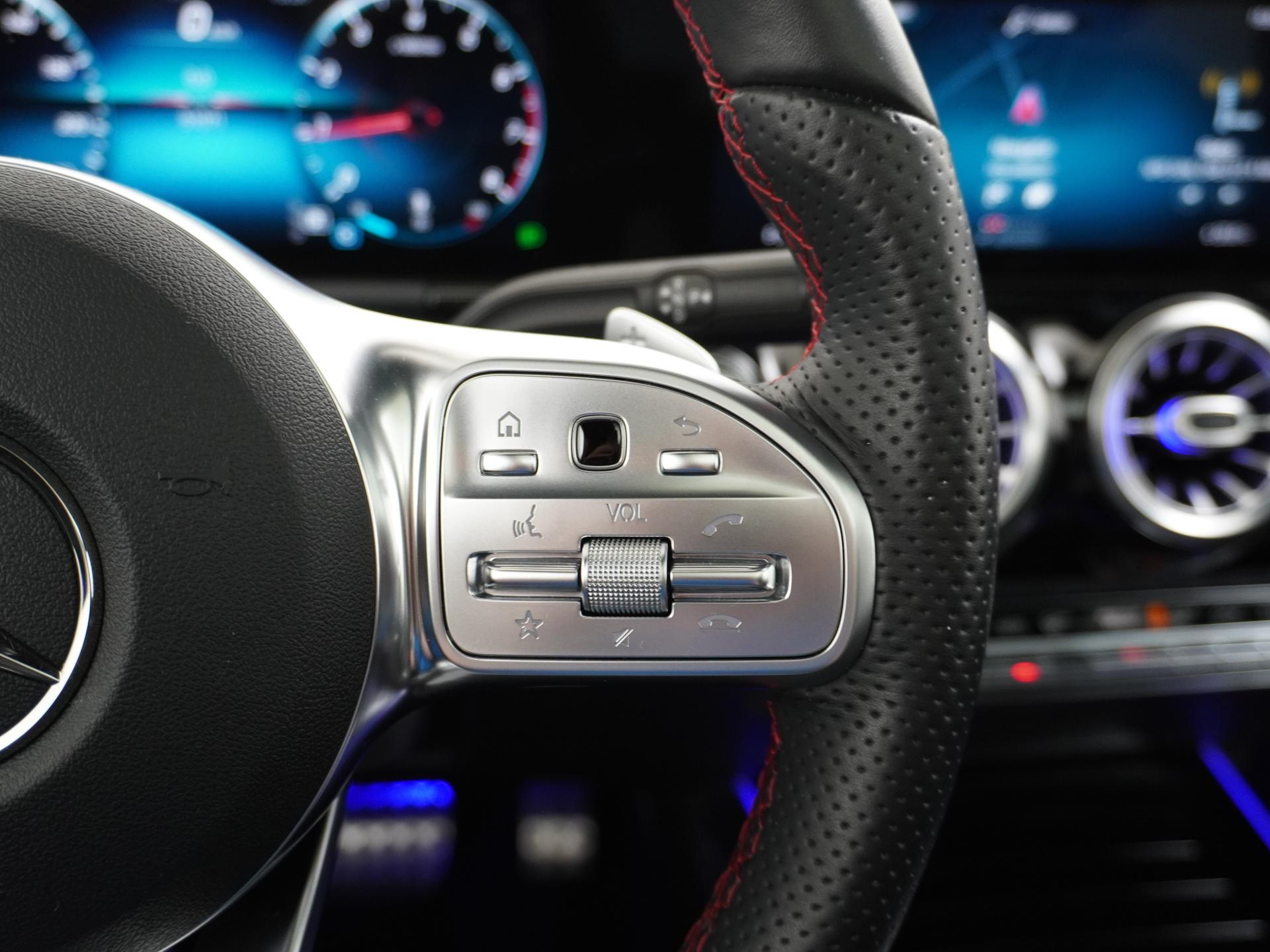 Mercedes-Benz GLA 200 AMG Business Solution 33