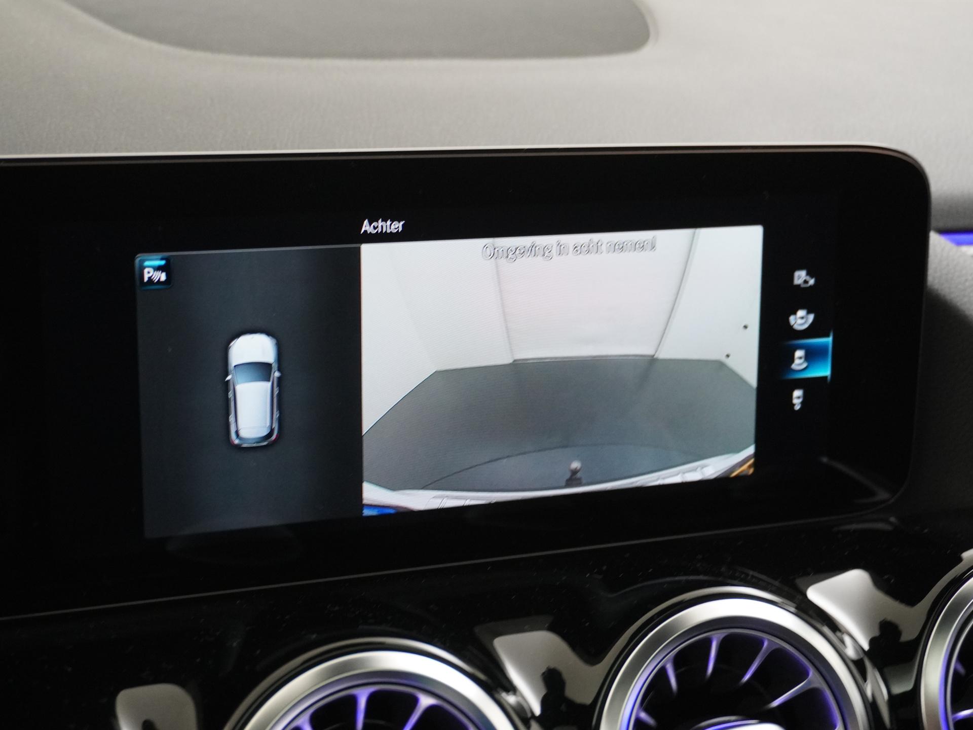 Mercedes-Benz GLA 200 AMG Business Solution 44