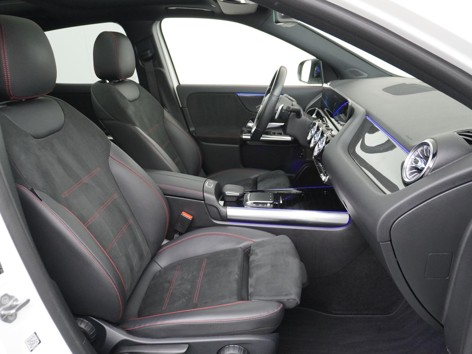 Mercedes-Benz GLA 200 AMG Business Solution 48