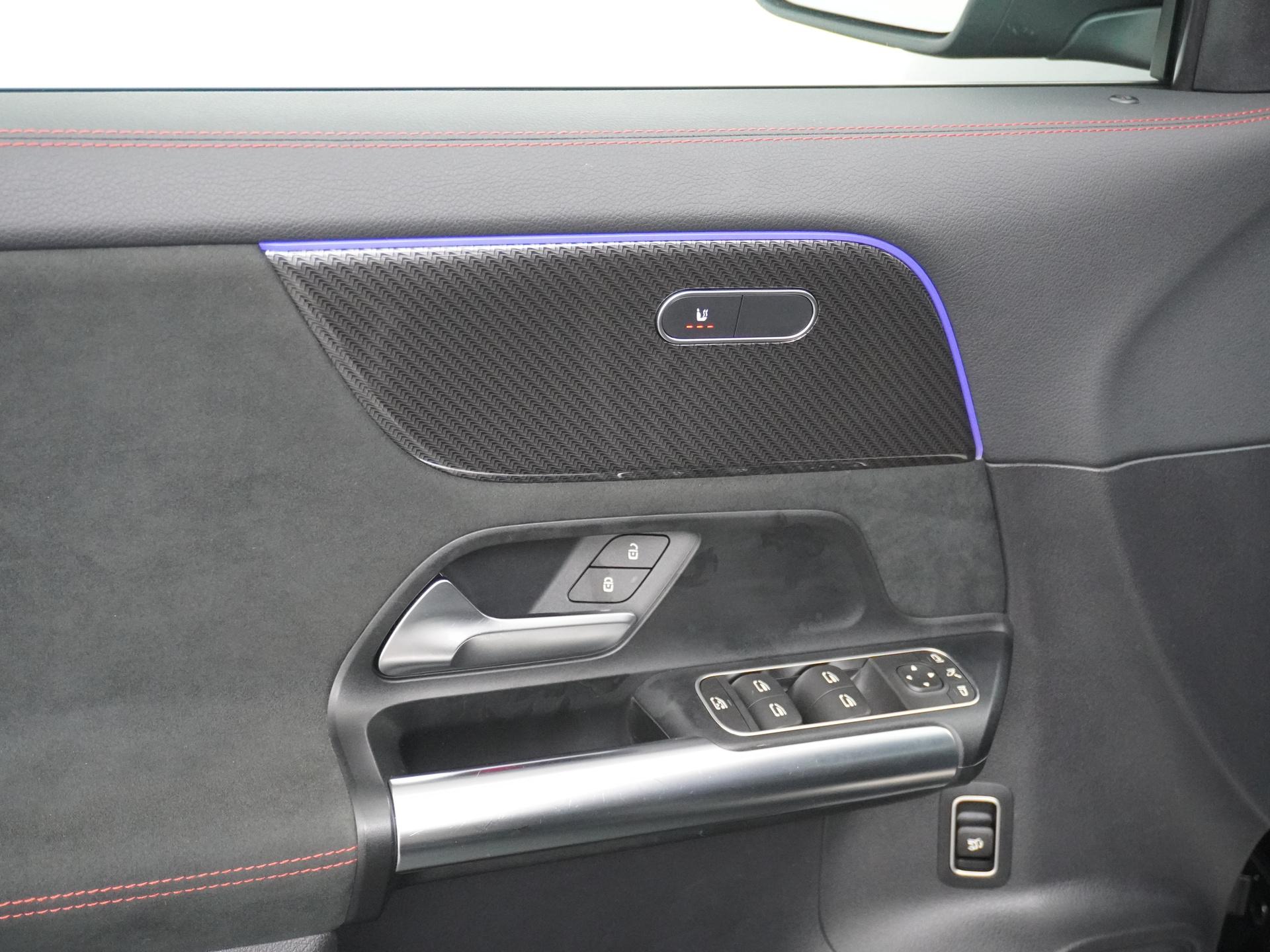 Mercedes-Benz GLA 200 AMG Business Solution 21