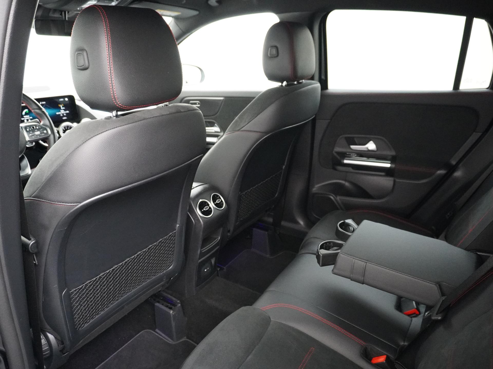 Mercedes-Benz GLA 200 AMG Business Solution 23