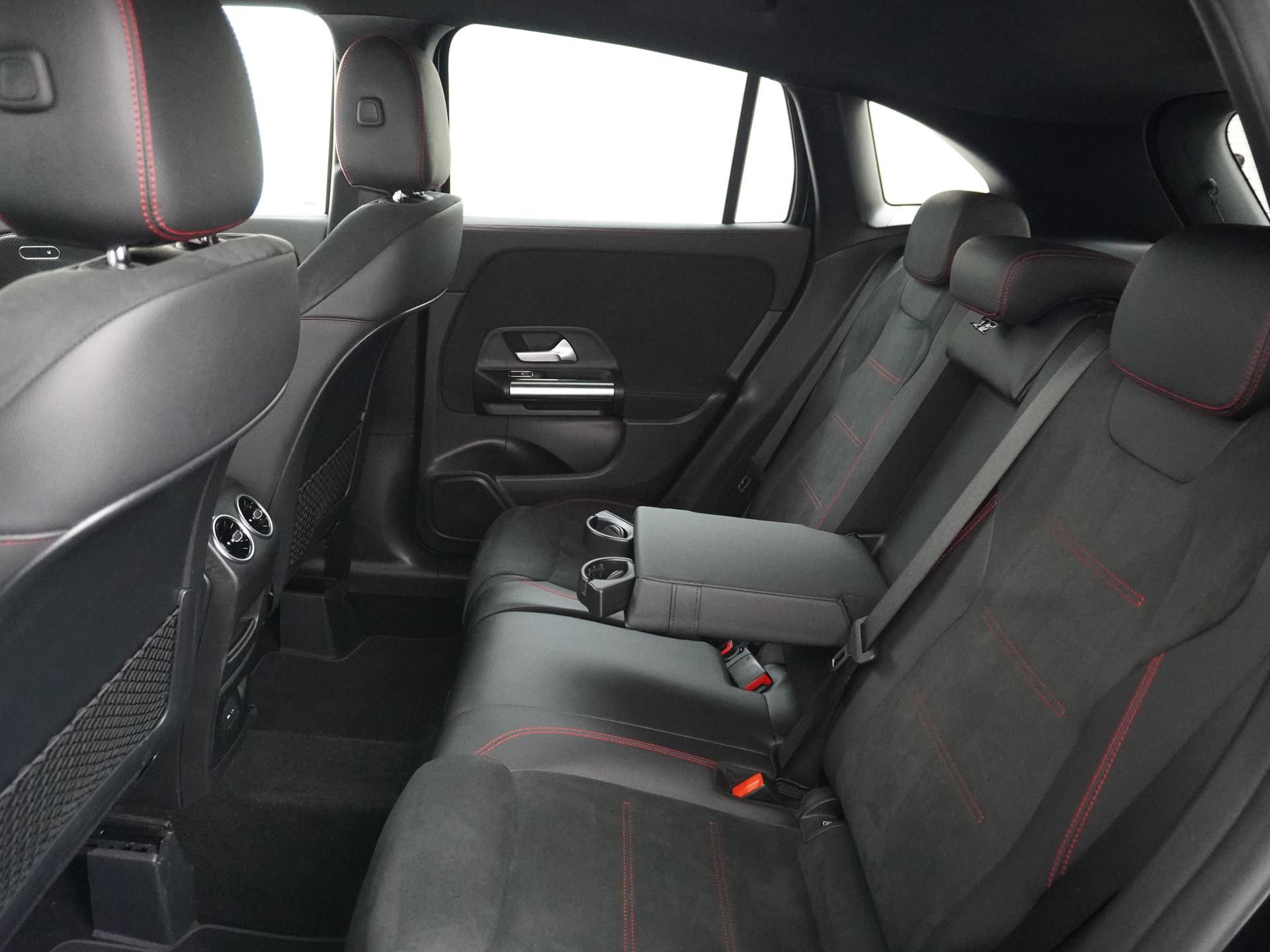 Mercedes-Benz GLA 200 AMG Business Solution 24