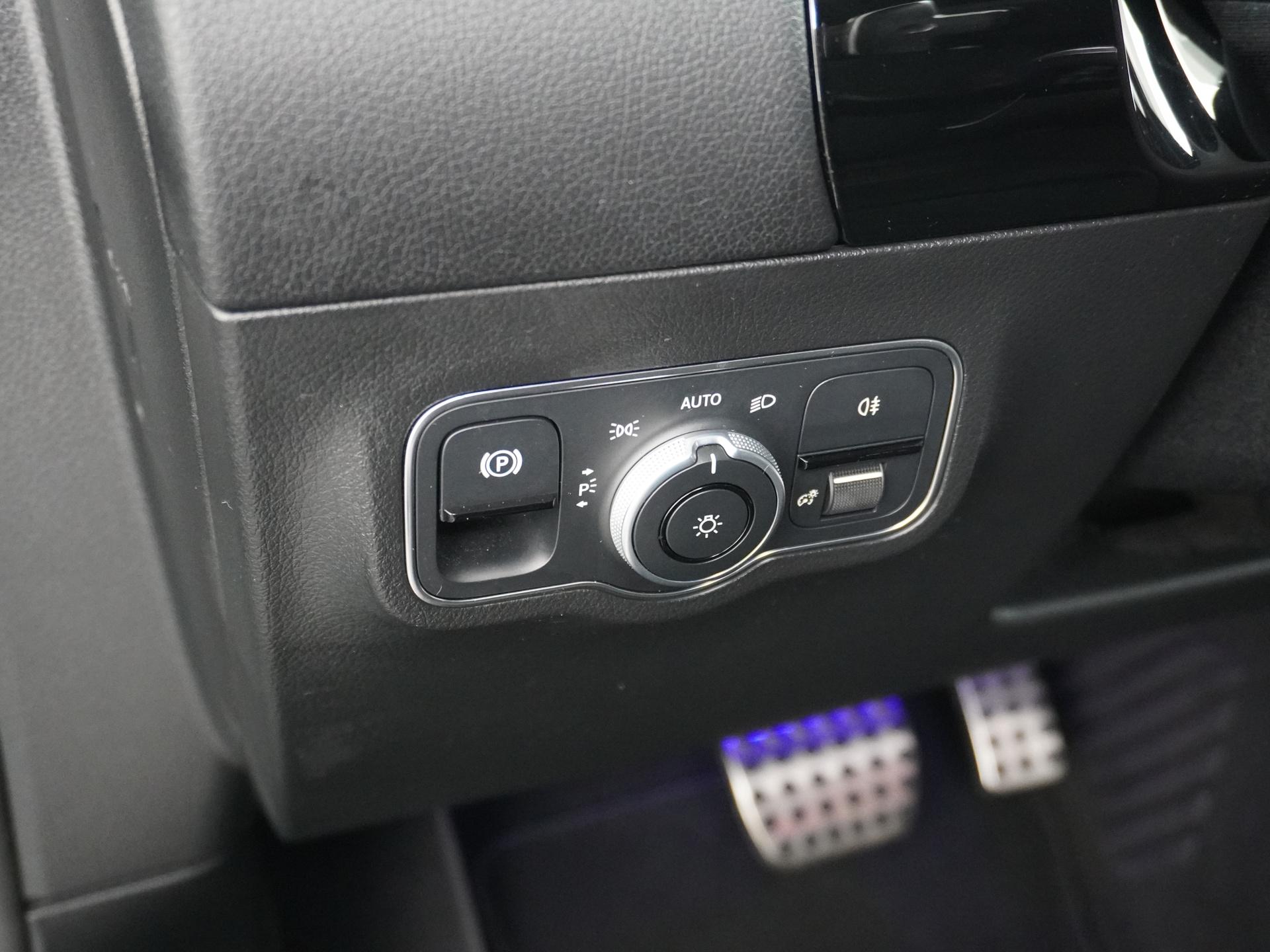 Mercedes-Benz GLA 200 AMG Business Solution 29