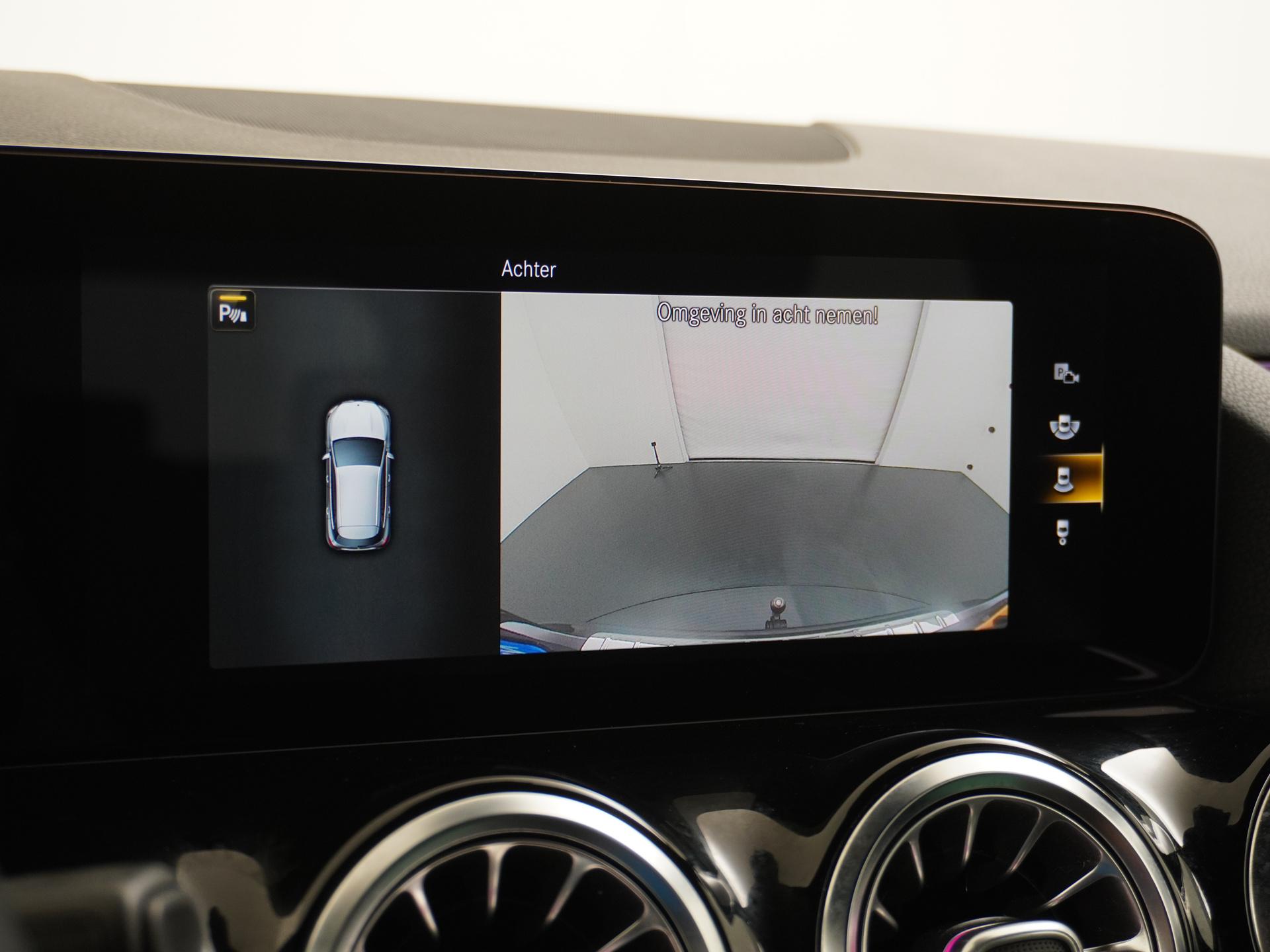 Mercedes-Benz GLA 200 AMG Business Solution 44