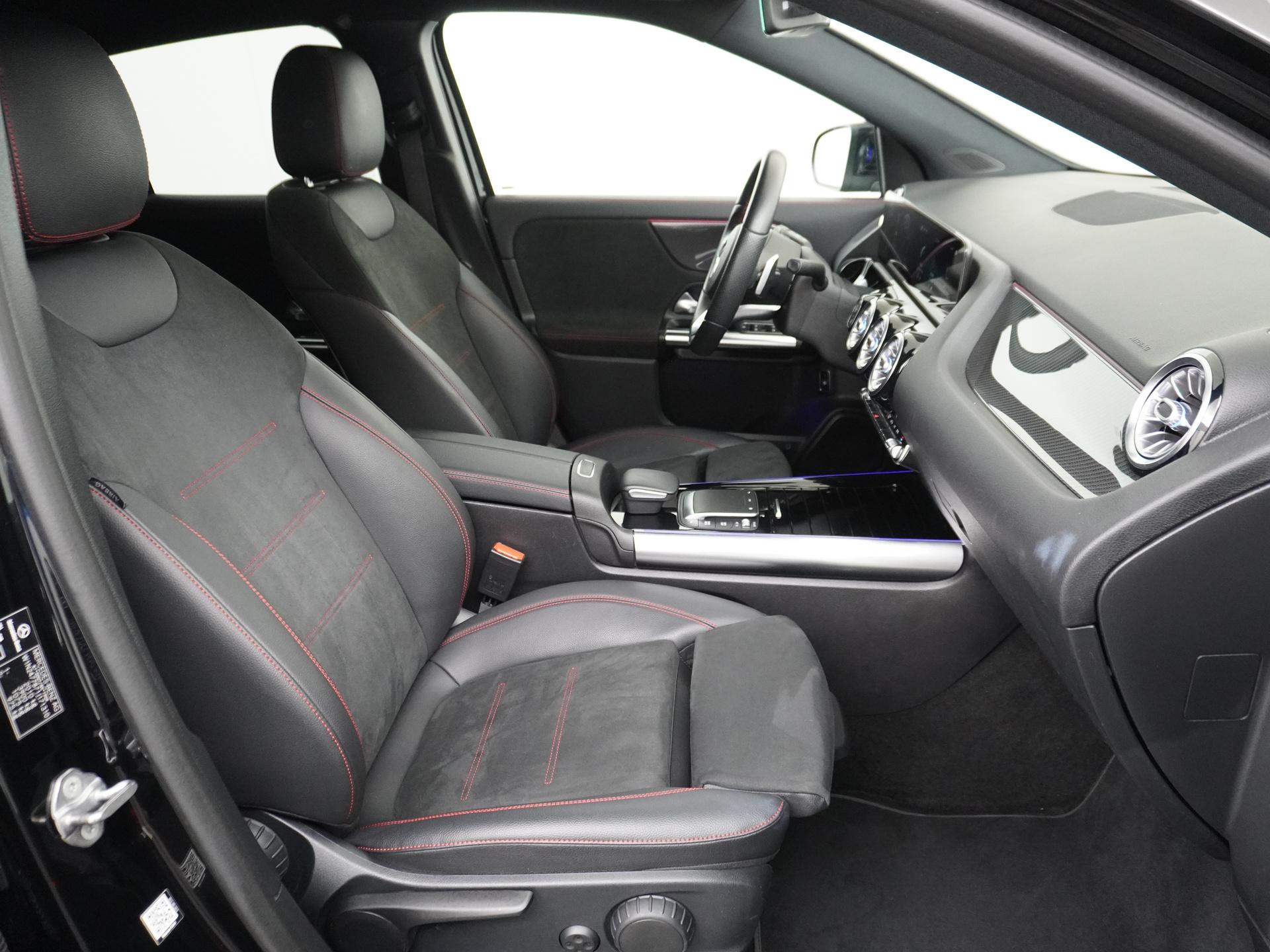 Mercedes-Benz GLA 200 AMG Business Solution 48