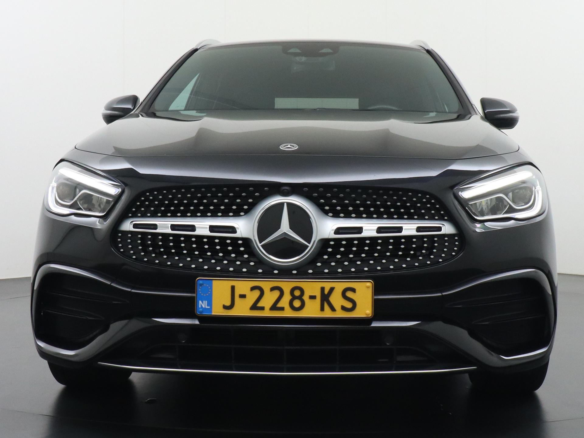 Mercedes-Benz GLA 200 AMG Business Solution 9