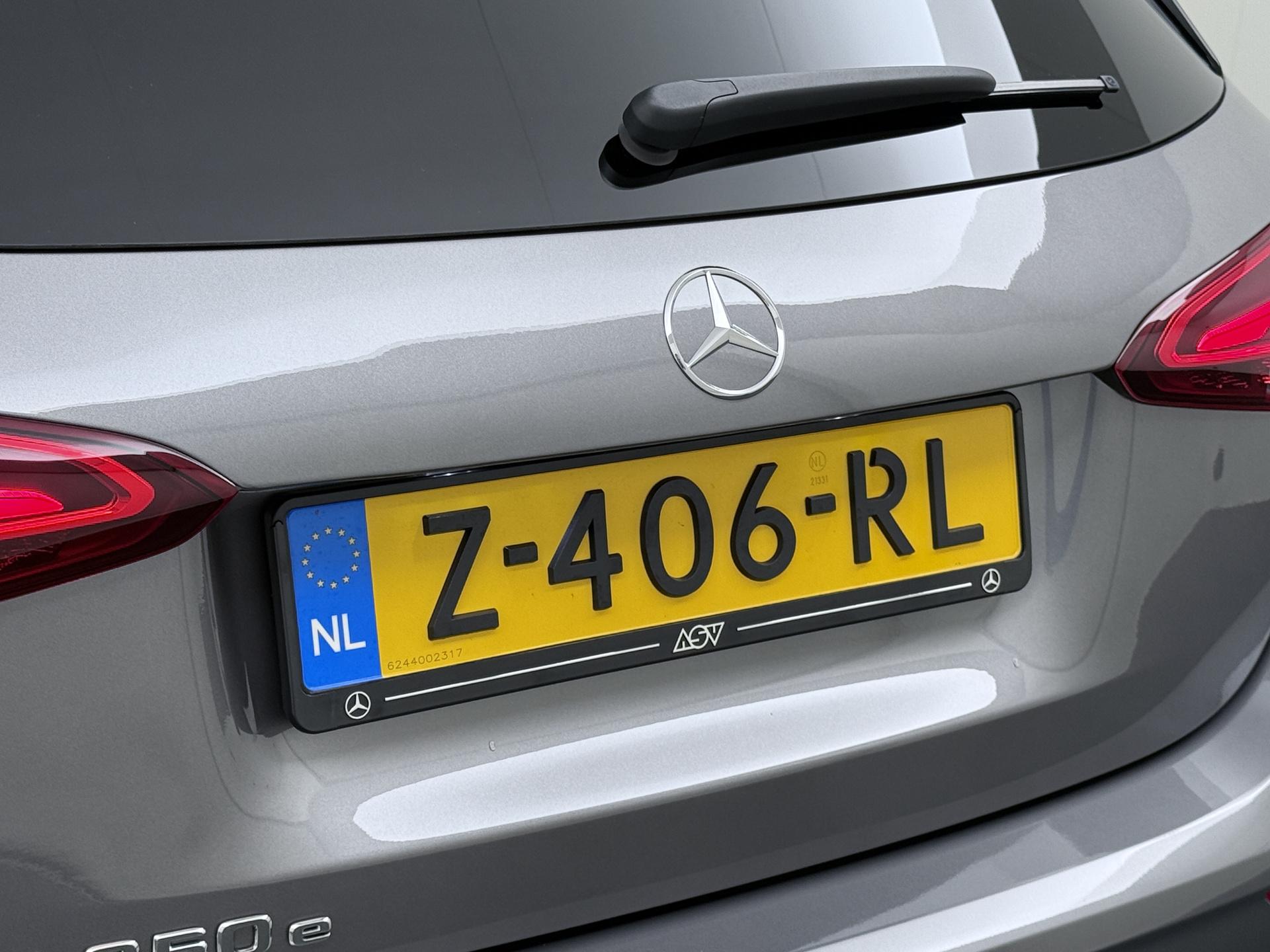 Mercedes-Benz A-Klasse 250 e AMG Line 12