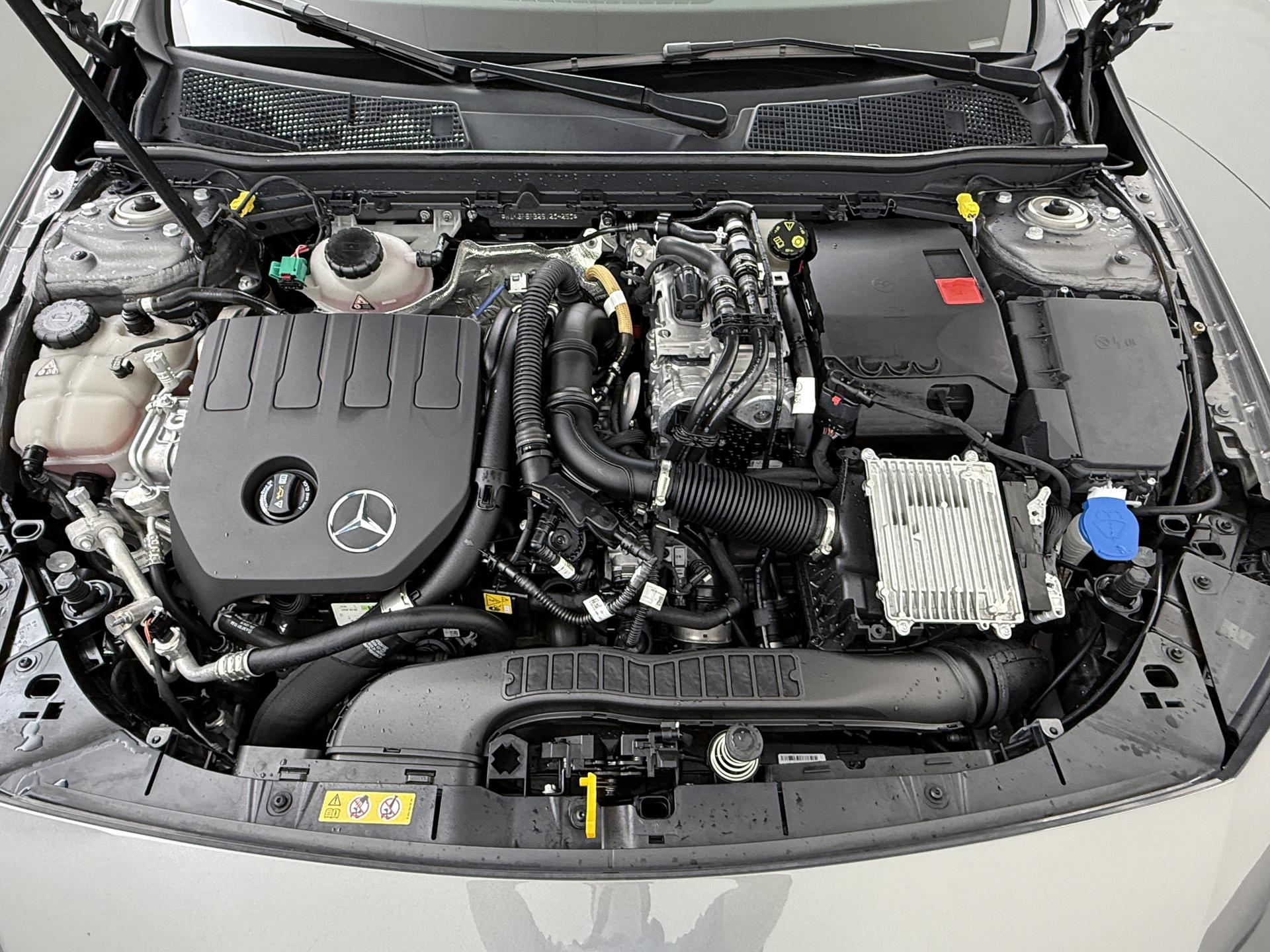 Mercedes-Benz A-Klasse 250 e AMG Line 18