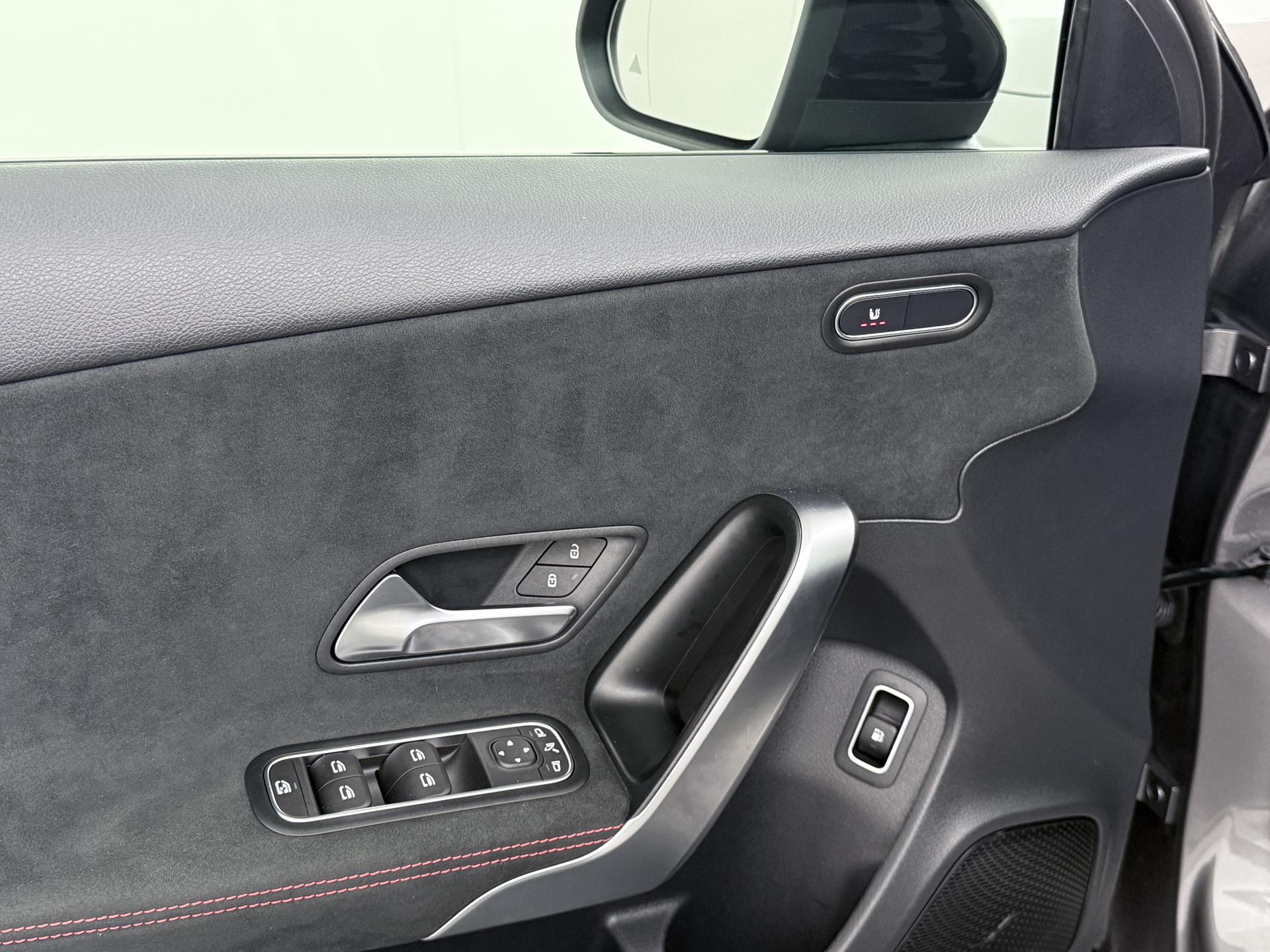 Mercedes-Benz A-Klasse 250 e AMG Line 19