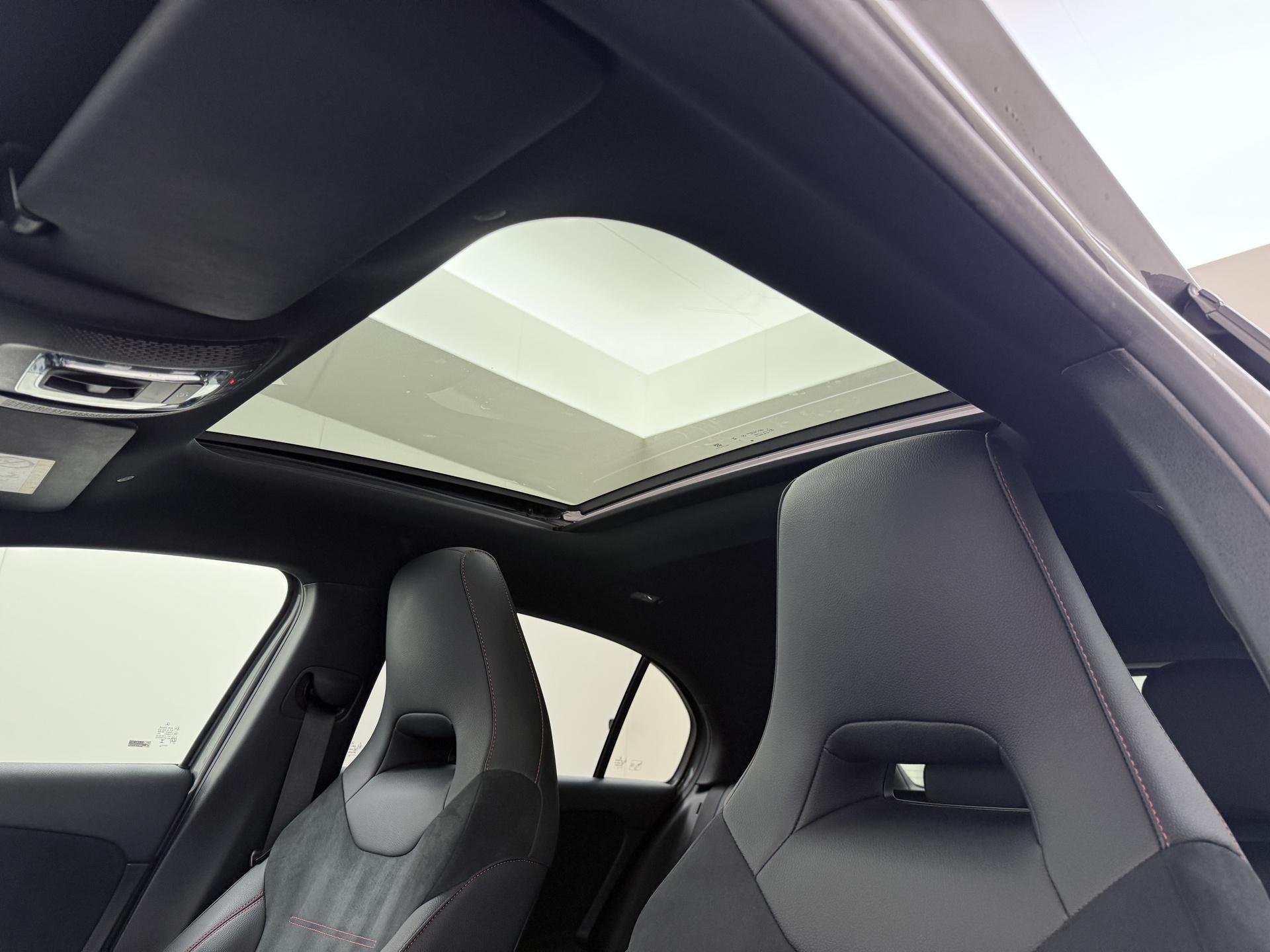 Mercedes-Benz A-Klasse 250 e AMG Line 22