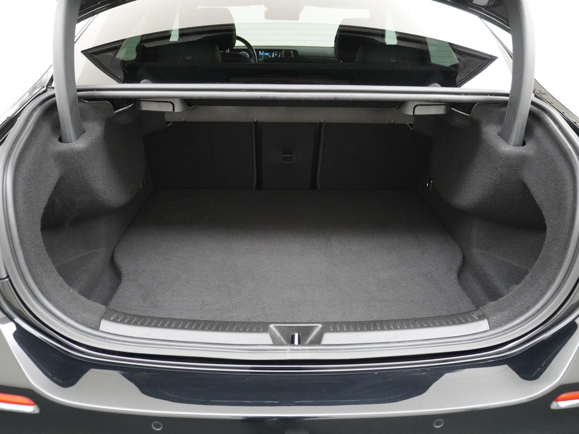 Mercedes-Benz A-Klasse 250 e Luxury Line 14