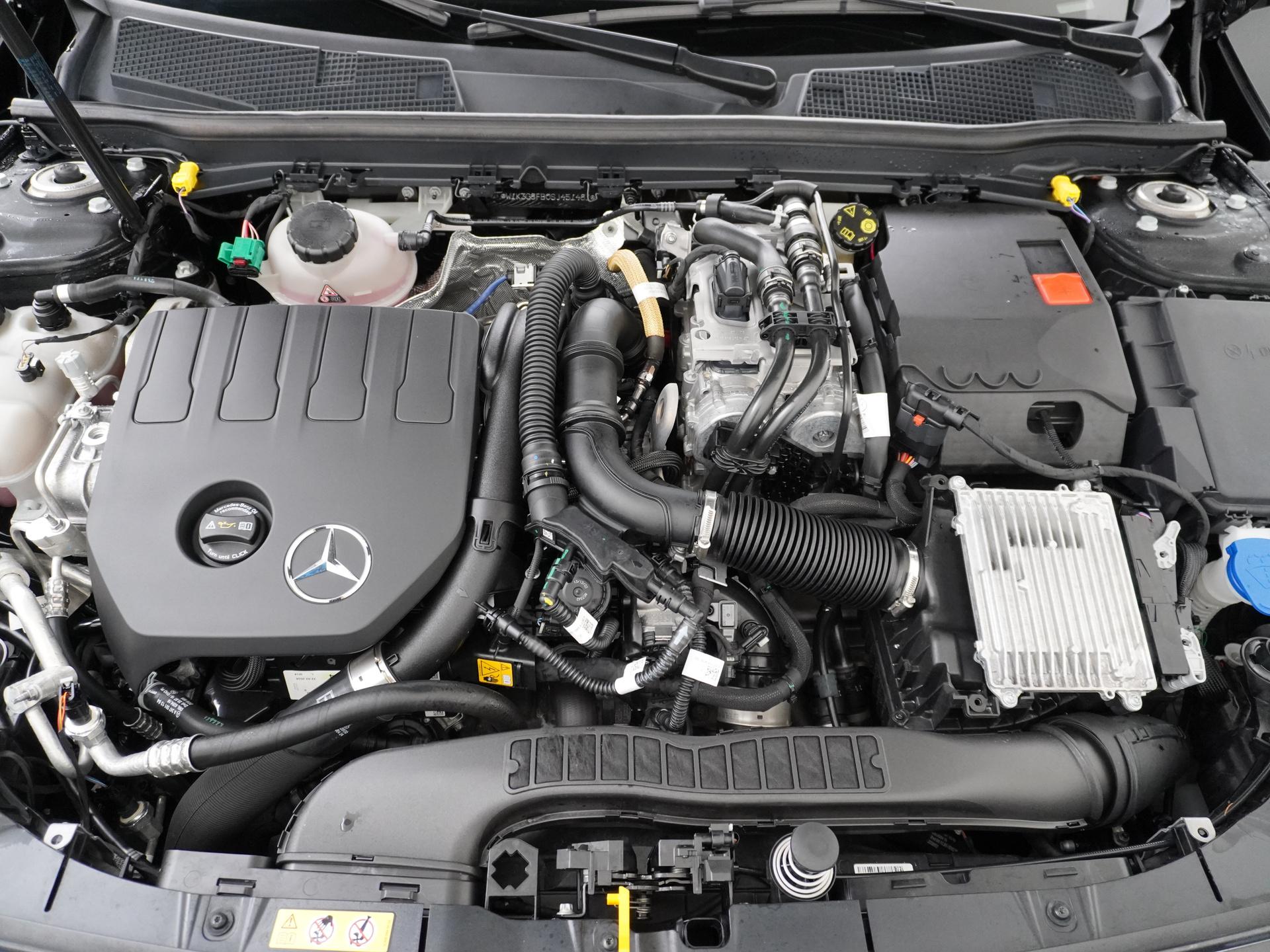 Mercedes-Benz A-Klasse 250 e Luxury Line 18