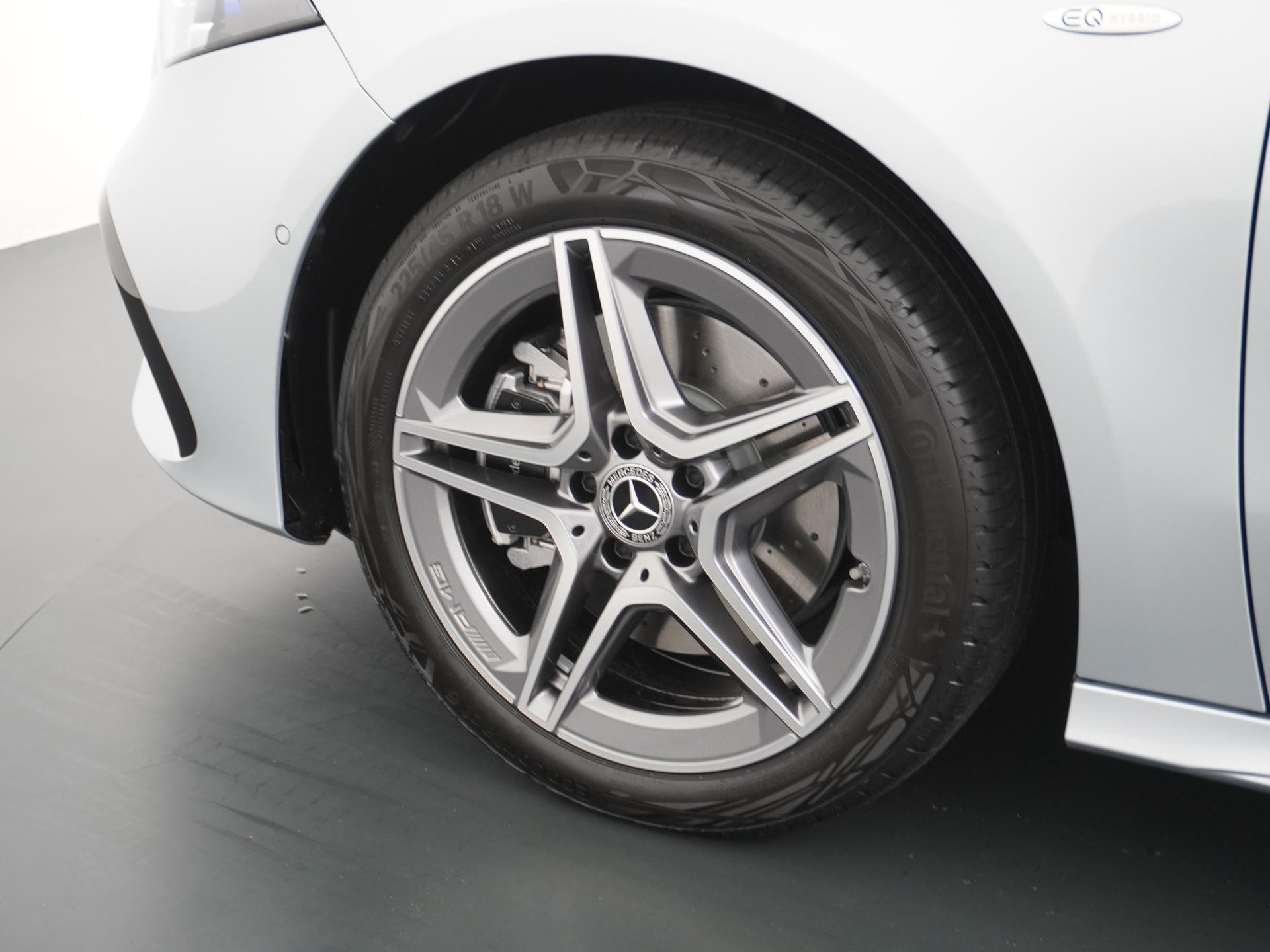 Mercedes-Benz A-Klasse 250 e Business Solution AMG 13