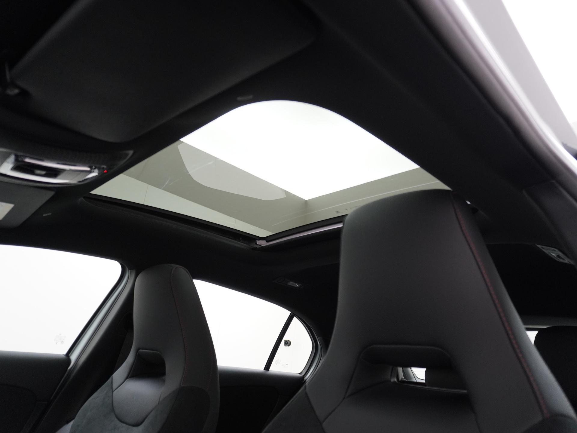 Mercedes-Benz A-Klasse 250 e Business Solution AMG 19