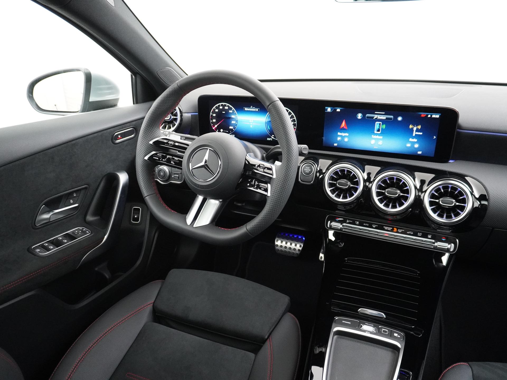 Mercedes-Benz A-Klasse 250 e Business Solution AMG 24