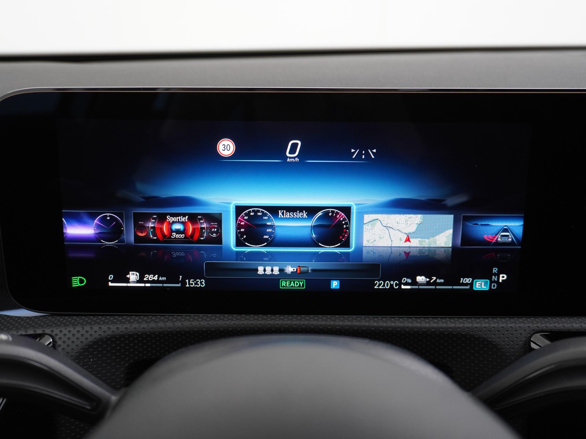 Mercedes-Benz A-Klasse 250 e Business Solution AMG 33