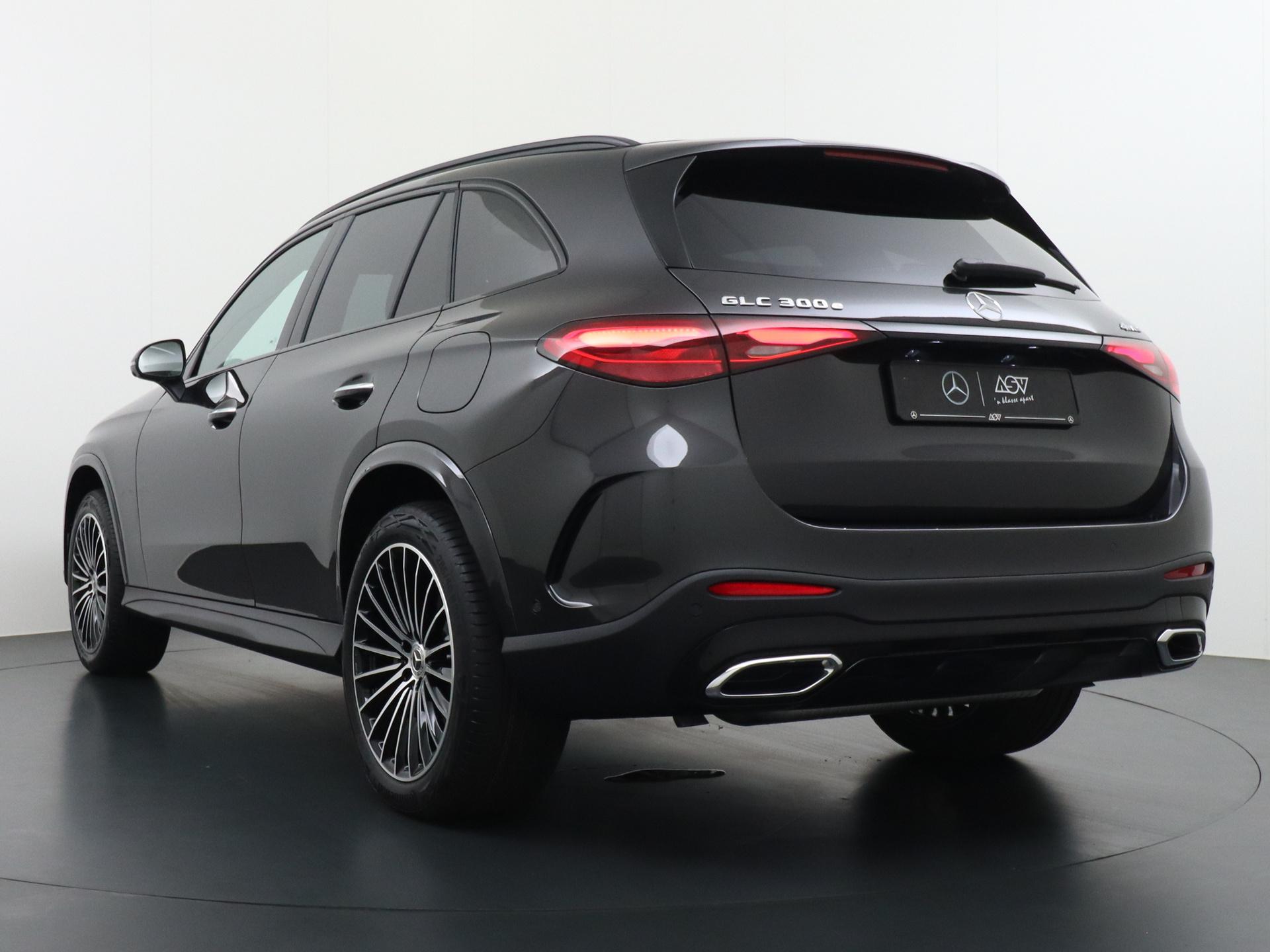 Mercedes-Benz GLC 300e 4MATIC Sport Edition 2