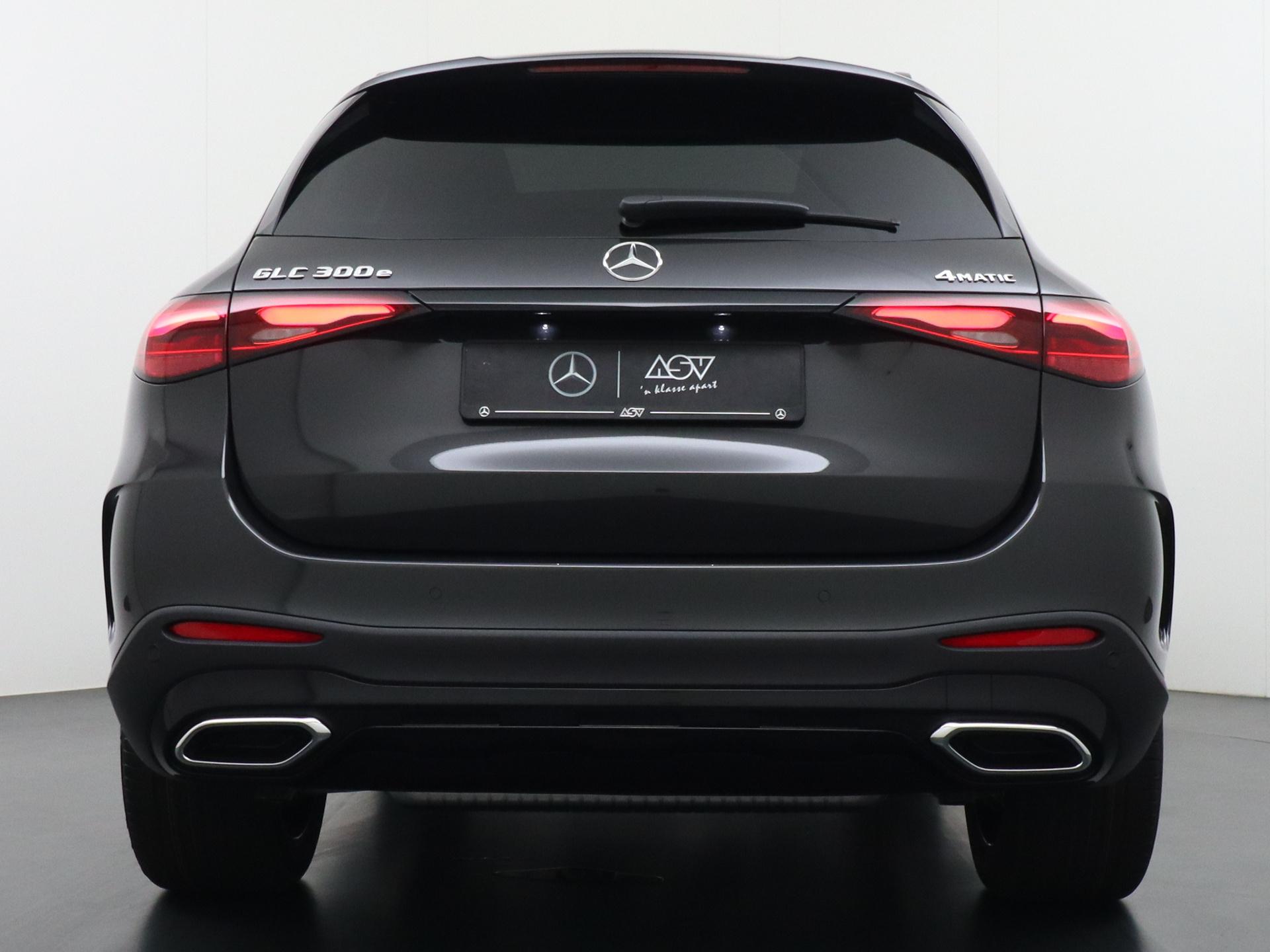 Mercedes-Benz GLC 300e 4MATIC Sport Edition 3