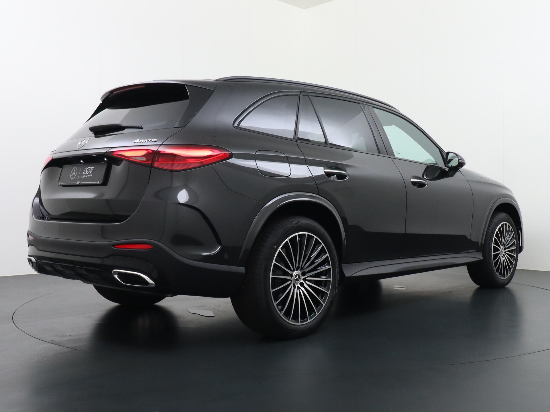 Mercedes-Benz GLC 300e 4MATIC Sport Edition 4