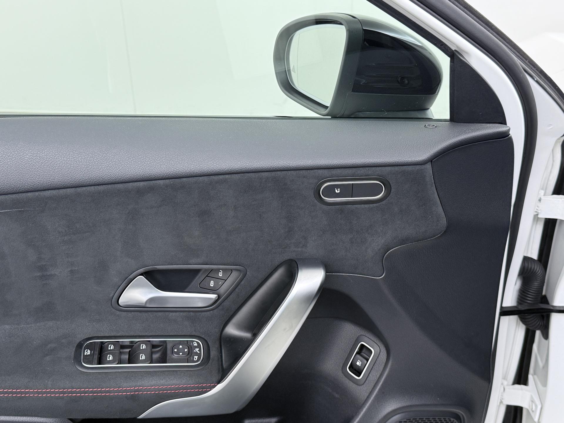 Mercedes-Benz A-Klasse 250 e AMG Business Solution 17