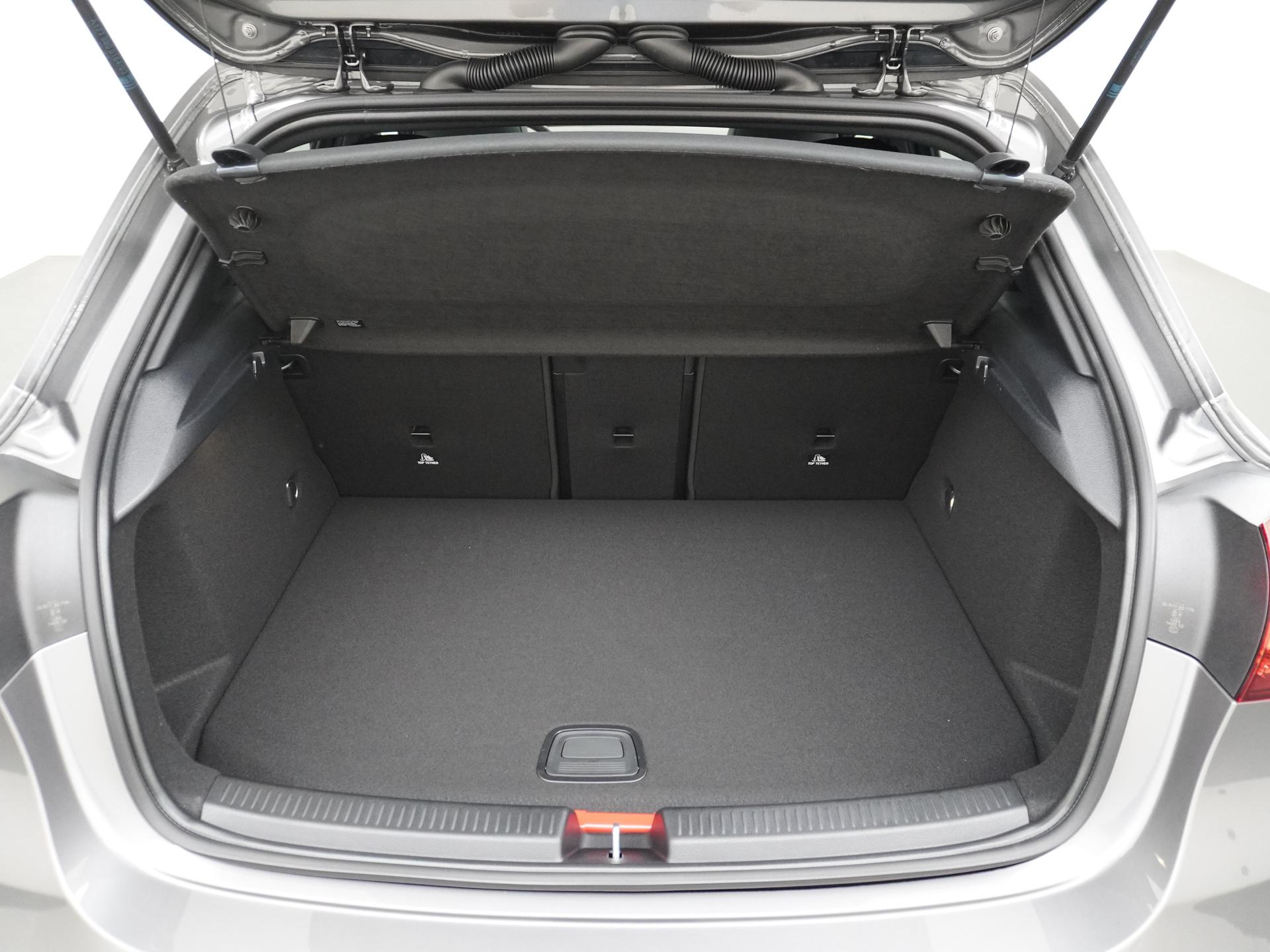 Mercedes-Benz A-Klasse 250 e Business Solution AMG 12