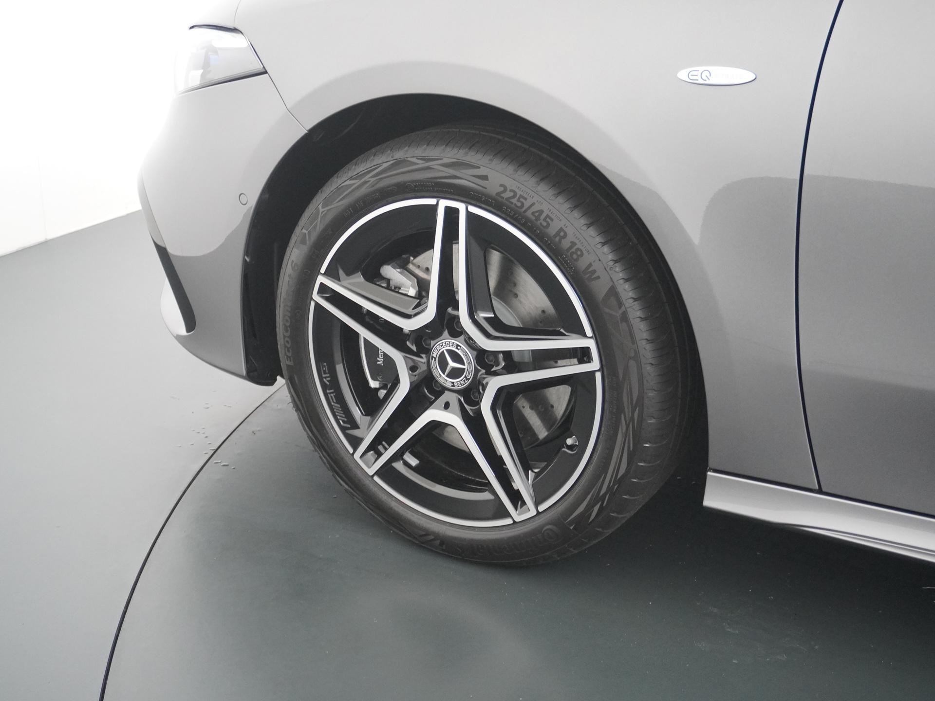 Mercedes-Benz A-Klasse 250 e Business Solution AMG 13