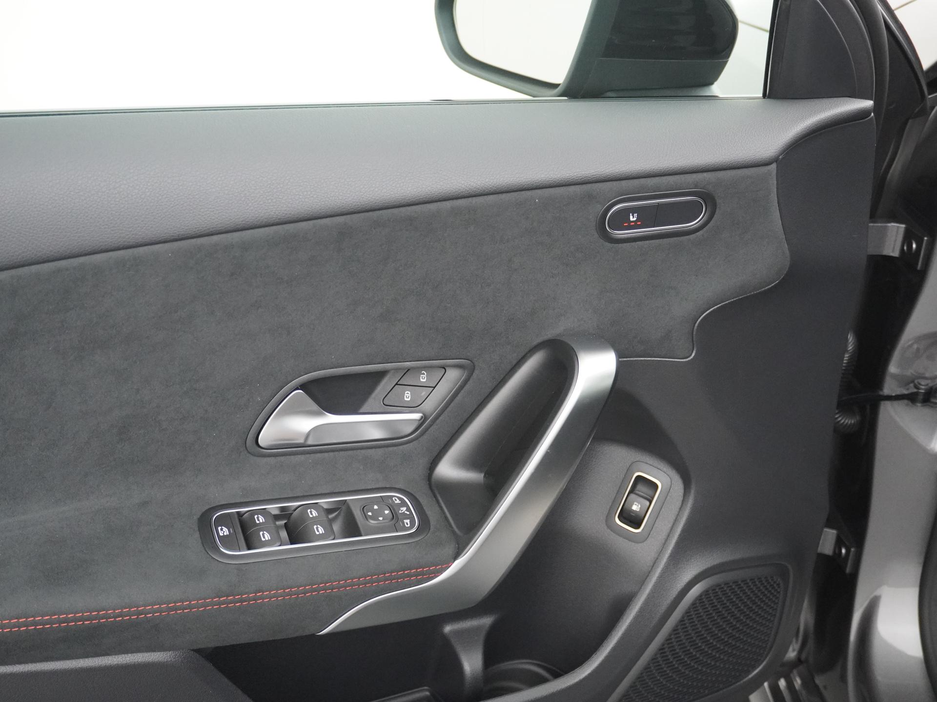 Mercedes-Benz A-Klasse 250 e Business Solution AMG 16