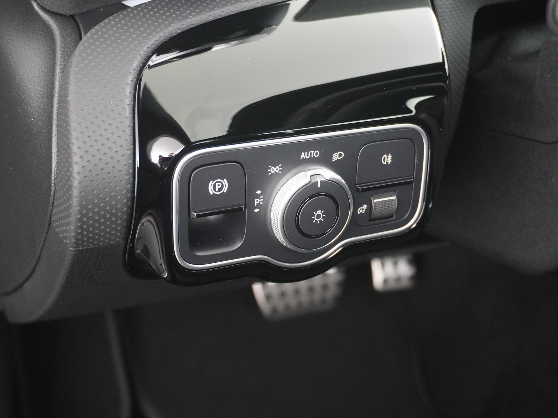 Mercedes-Benz A-Klasse 250 e Business Solution AMG 26