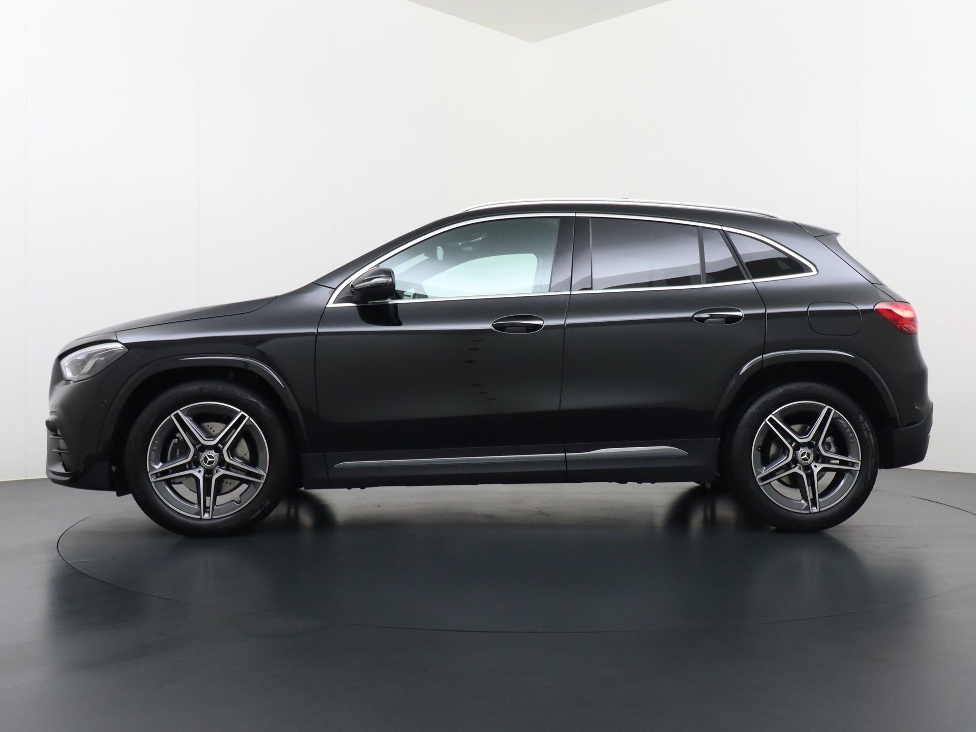 Mercedes-Benz GLA 180 Business Solution AMG 1