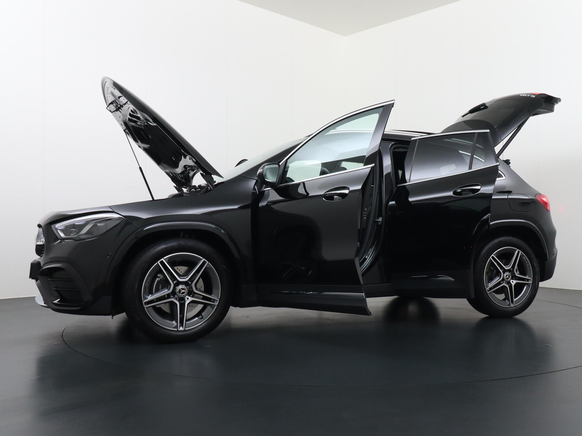 Mercedes-Benz GLA 180 Business Solution AMG 10